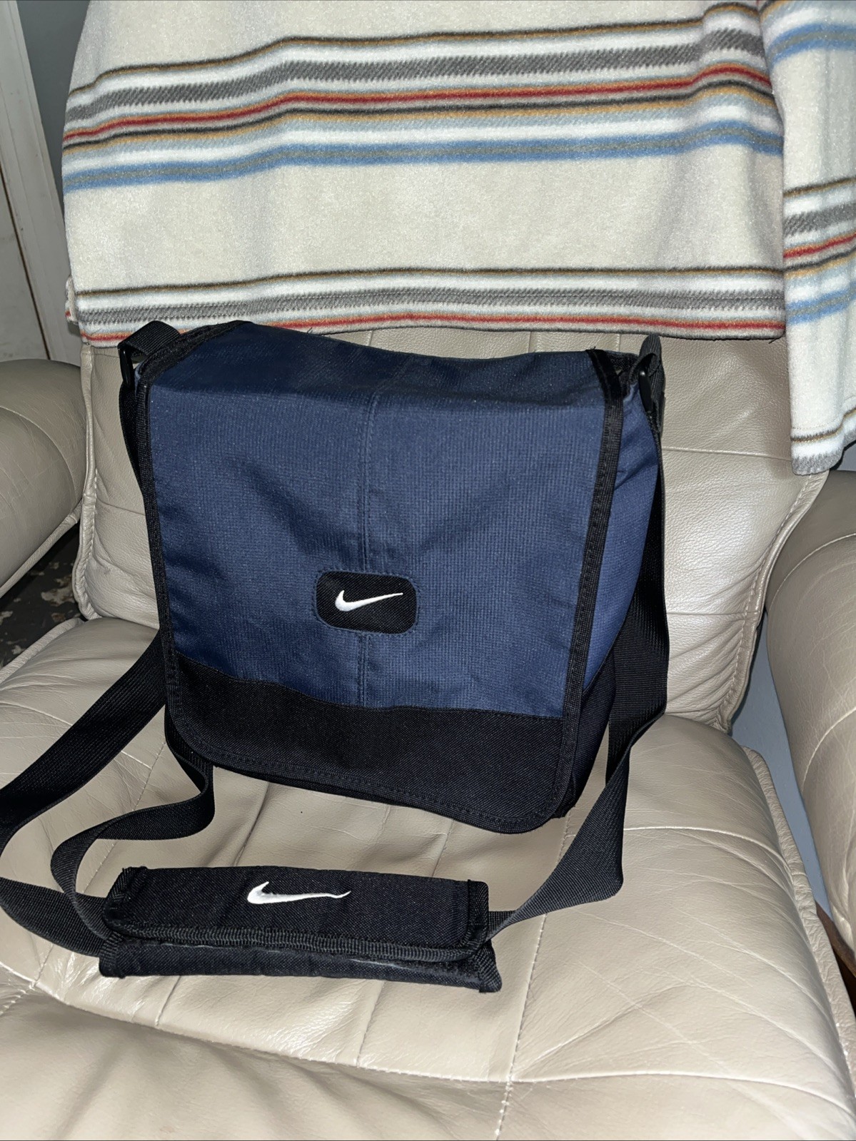 Y2K Nike Lunch Bag Crossbody Sling Navy Blue Black Swoosh Adjustable Zipper