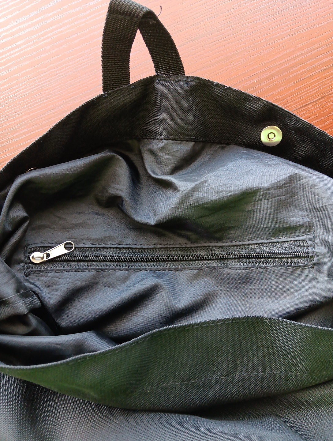 On Running Backpack Black Unisex Adjustable Straps Snap Close Lined Zip Pocket