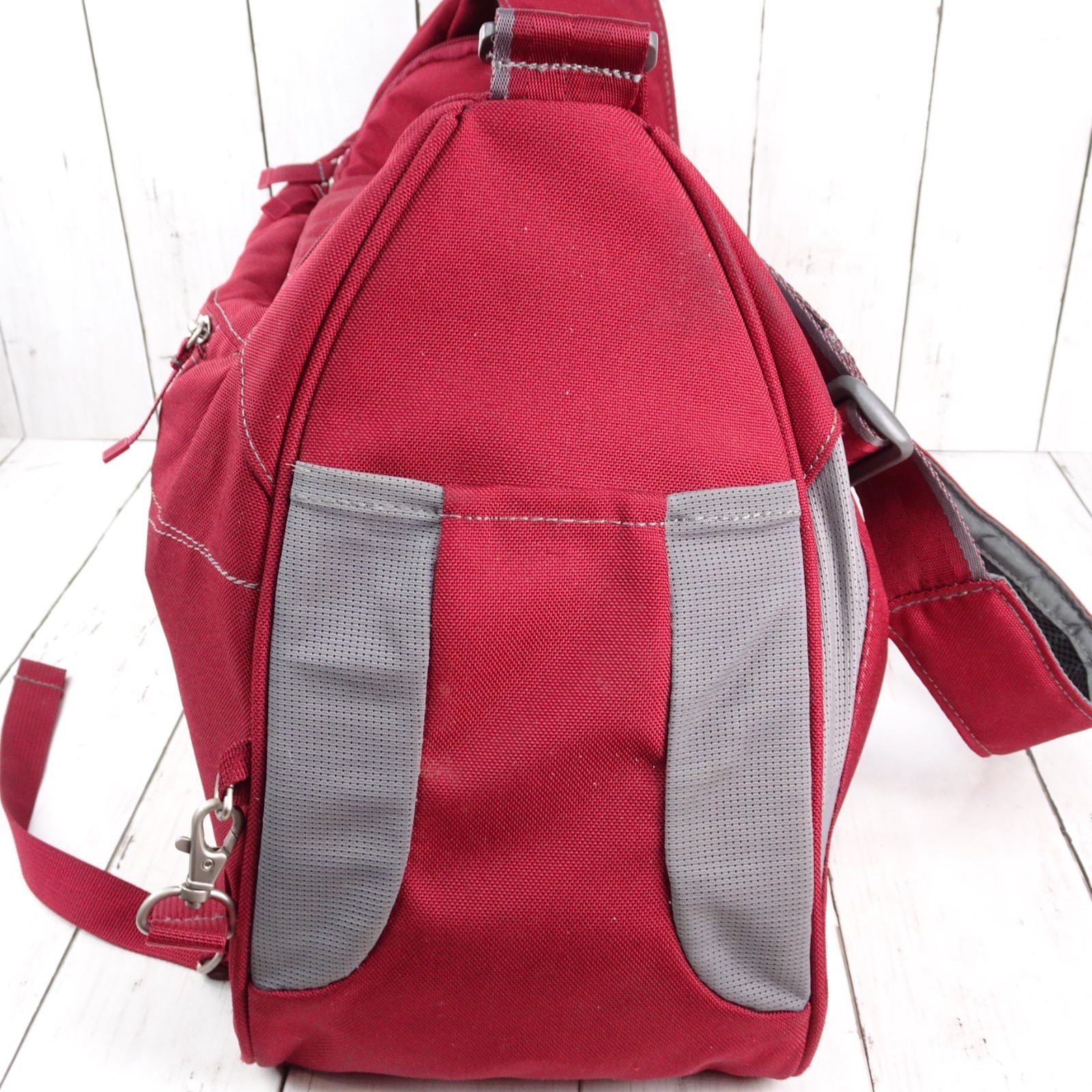 REI Duffle Bag Medium Crossbody Messenger Balance Red Crimson Strap Gym Yoga