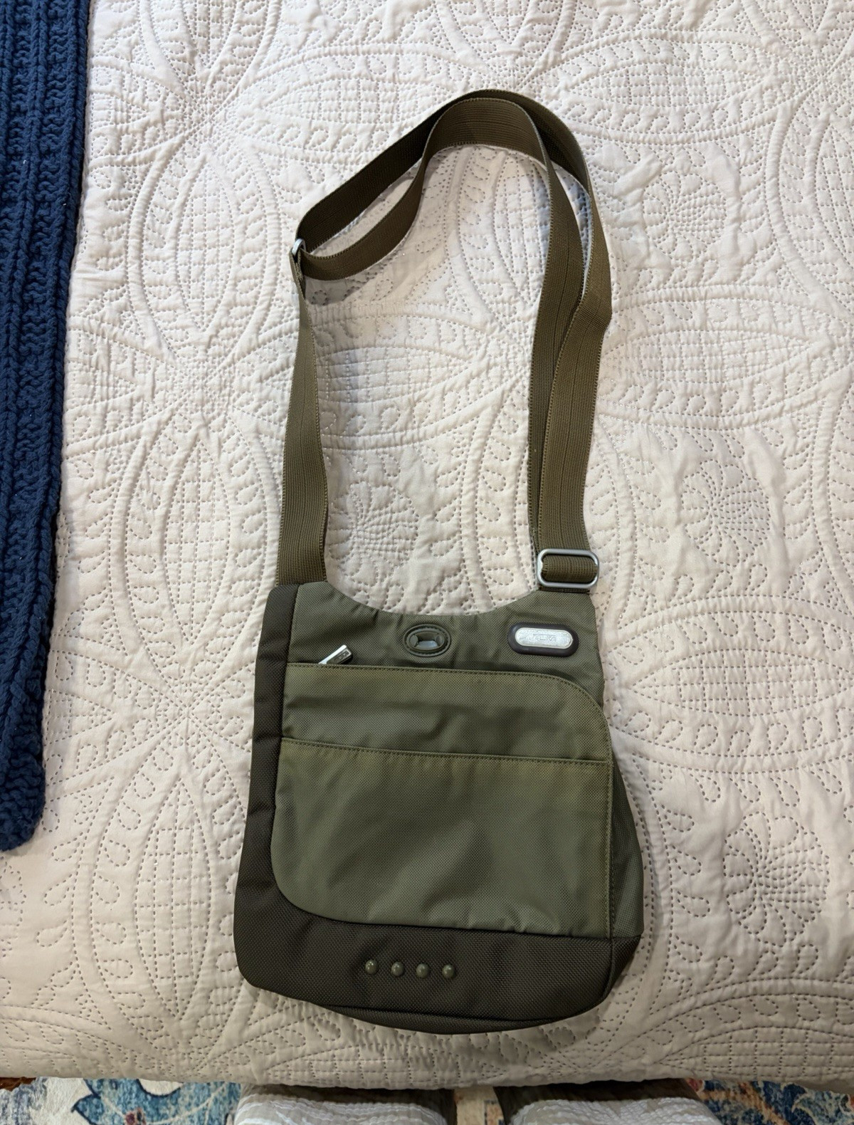 TUMI Green Solid Crossbody Bag Zip Closure Adjustable Strap Inner Pockets M