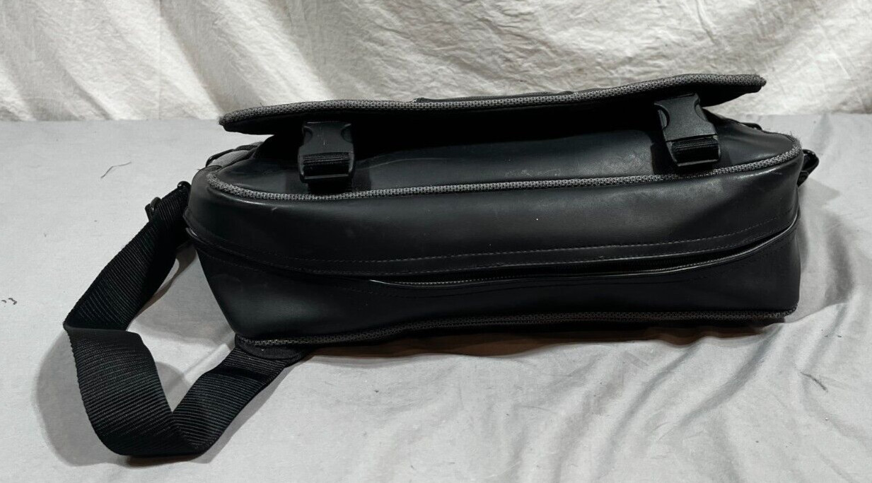 TUMI T2 Tech Heavy Duty Gray Expandable Messenger Bag Satisfaction Guaranteed
