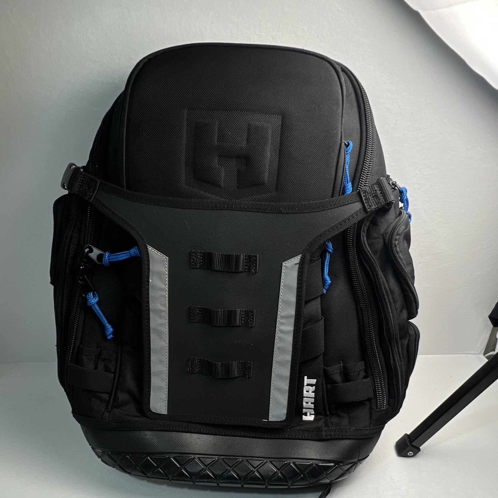 HART Black Large Backpack Zip Closure Adjustable Shoulder Strap Blue Pulls