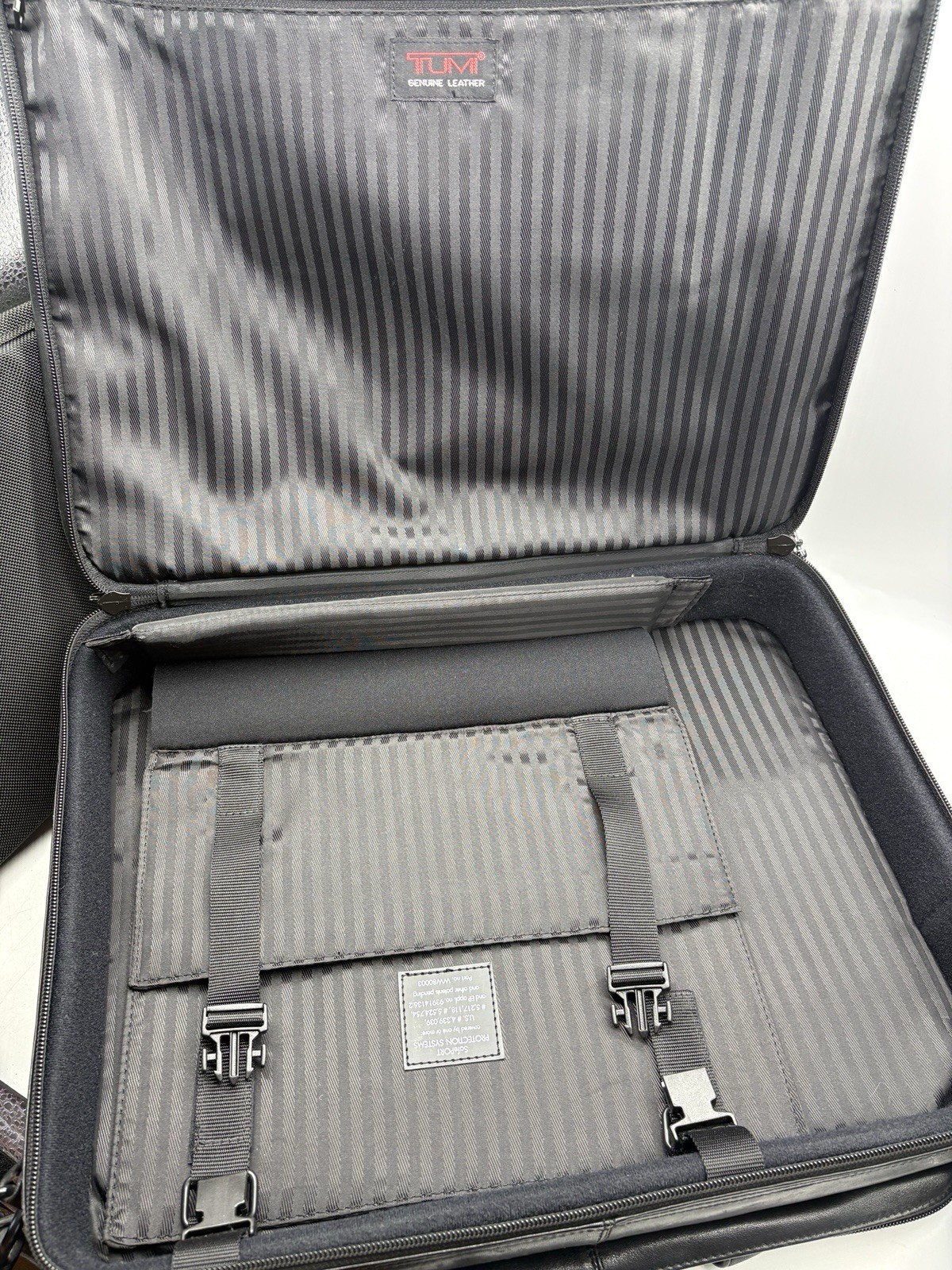 TUMI Alpha Black Leather Briefcase Laptop Messenger Bag 6”x13”x17.5”