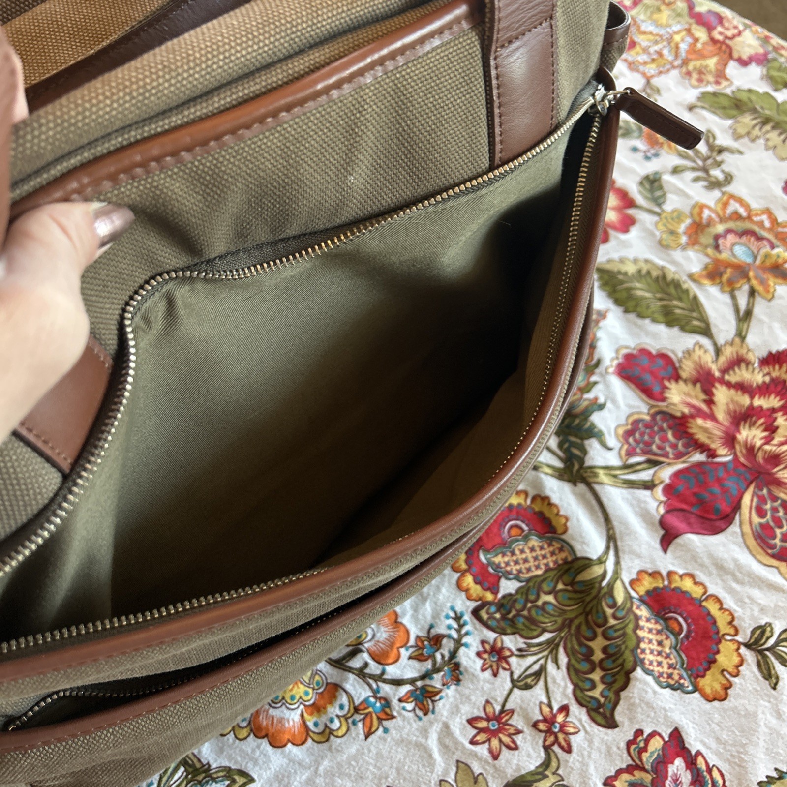 Levenger Olive Canvas/Brown Leather Messenger Bag Vtg 17″x 8″x 14″ w/Strap
