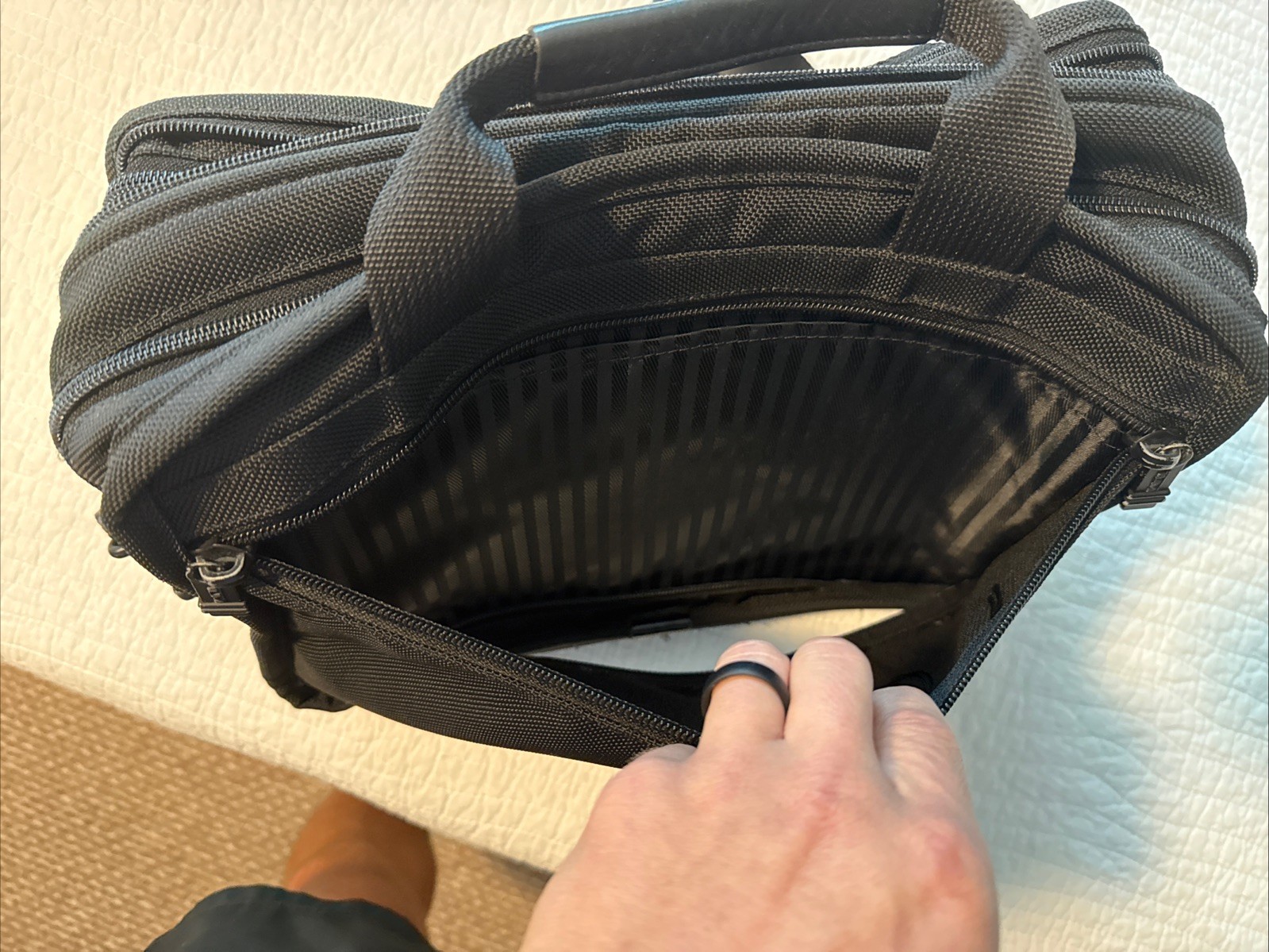 TUMI Black Nylon Expandable Laptop Carry On Travel Briefcase Case Bag 2661D3