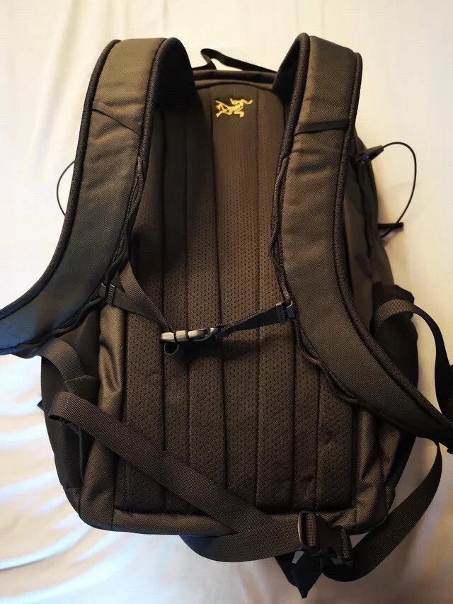 Arc’teryx Backpack Mantis 26 Backpack Black Gold Logo 26 Litre Backpack Rare