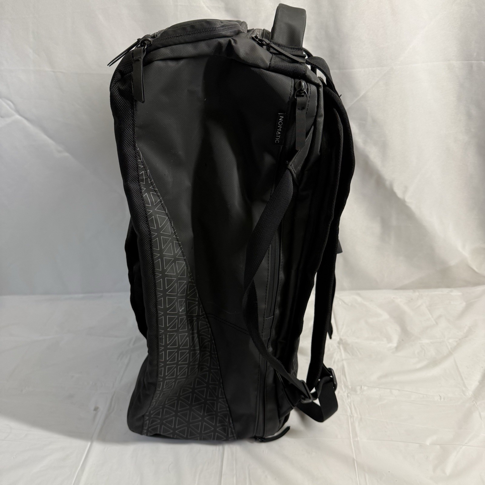 E1 Nomatic Travel Backpack Black – Gently Used – Expandable 20x12x10