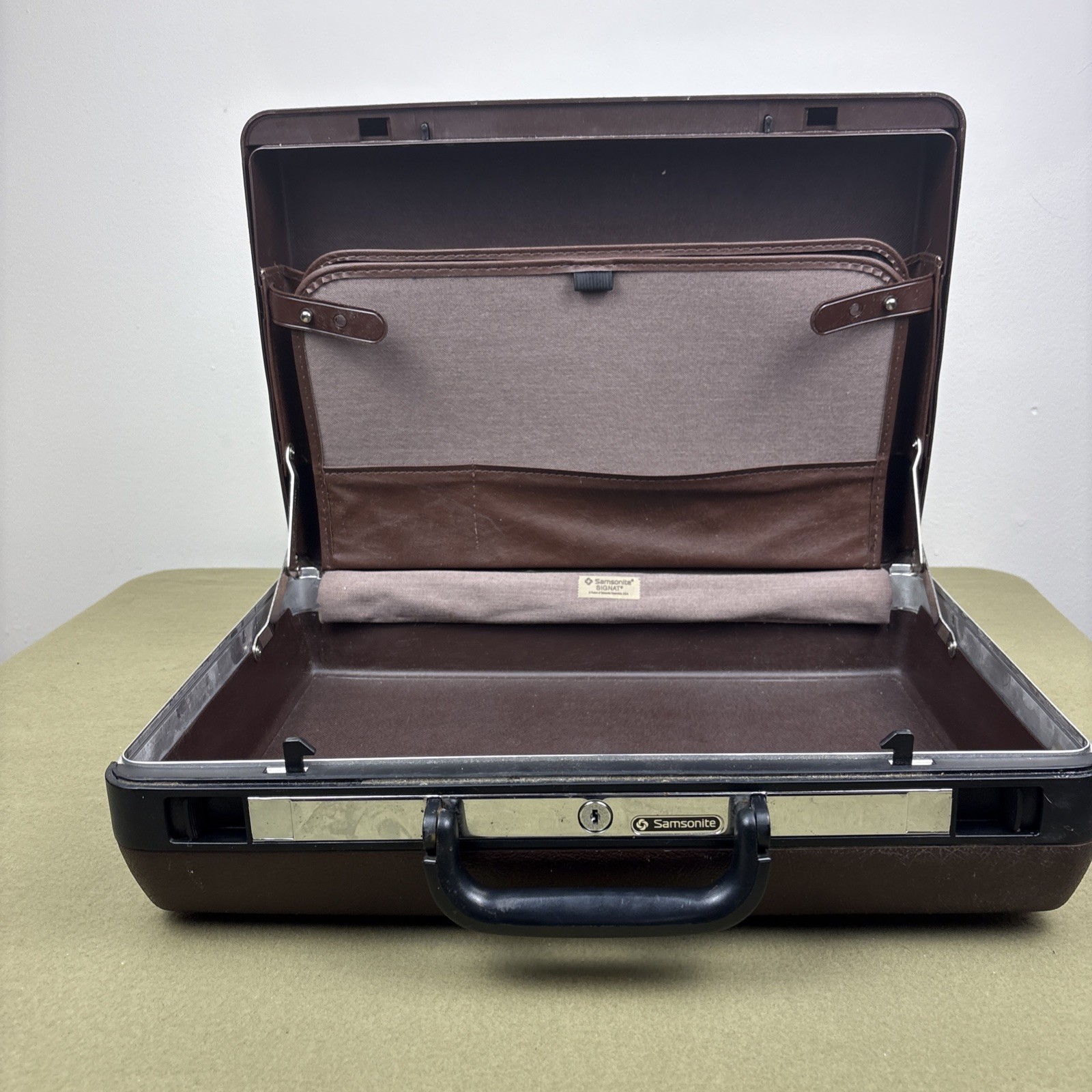 Vintage Samsonite Signat Slimline Brown Hard Shell Attache Briefcase No Key