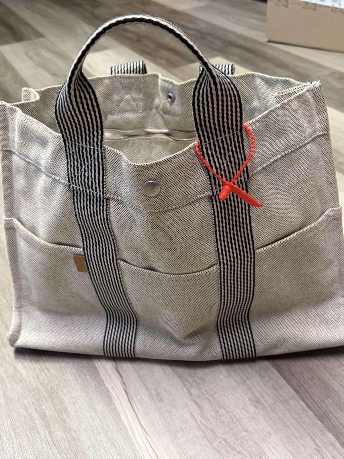 Hermes Canvas Tote Bag Beige Black Straps Snap Closure Top Handle Casual