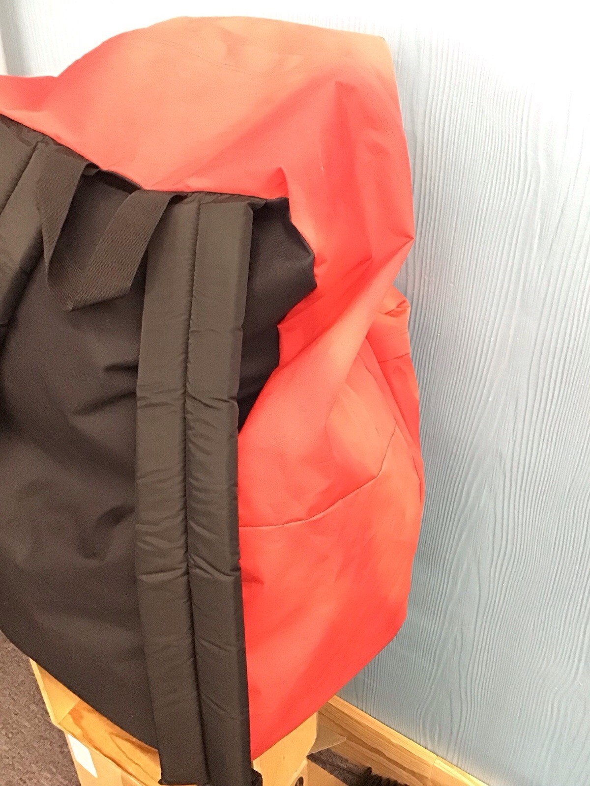 JanSport Red & Black Giant Sized Backpack – Padded Shoulder Straps – Solid – GUC