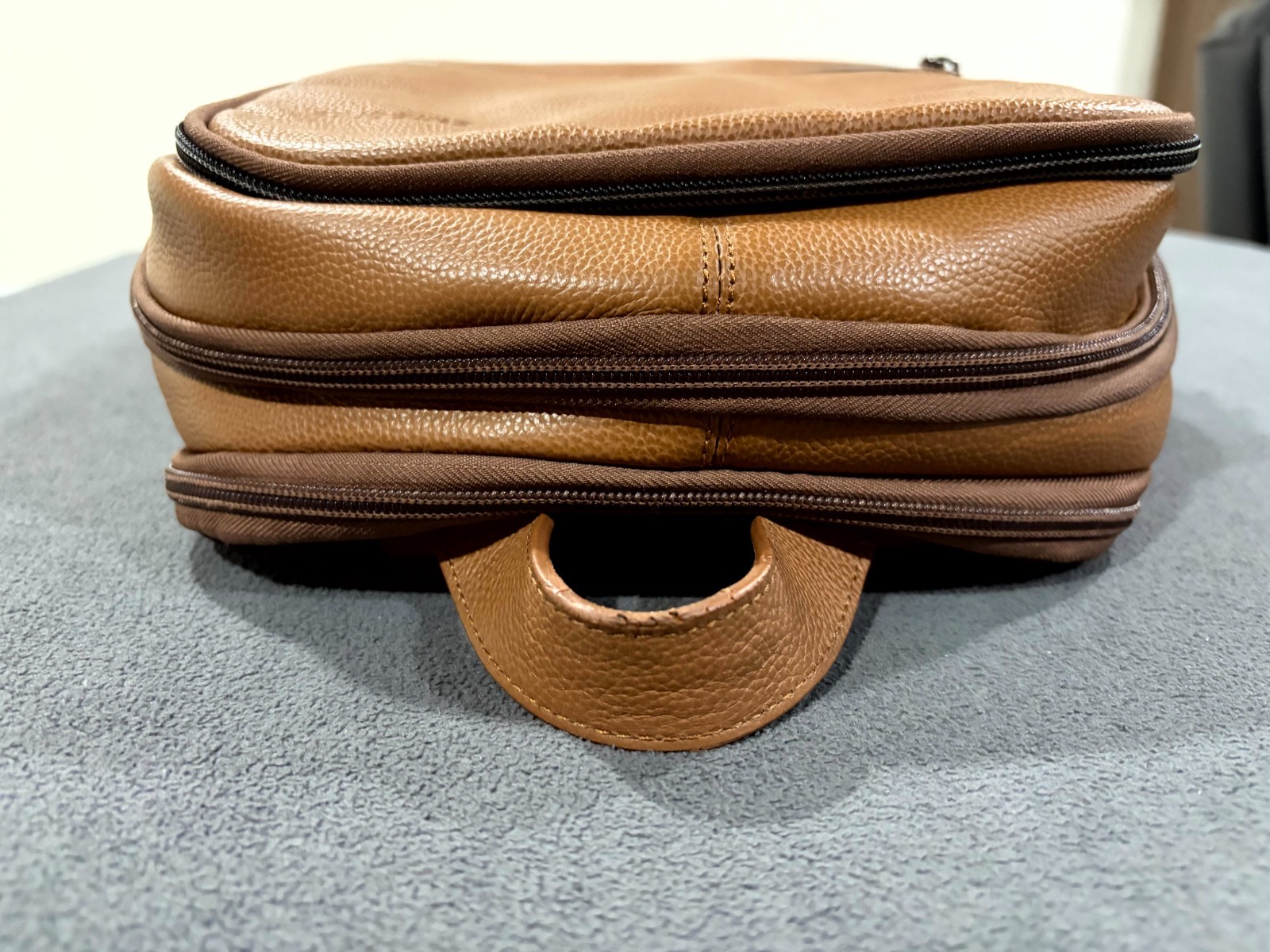 Samsonite Unisex Slim Backpack Brown Cognac Grain Leather Padded Mesh Back