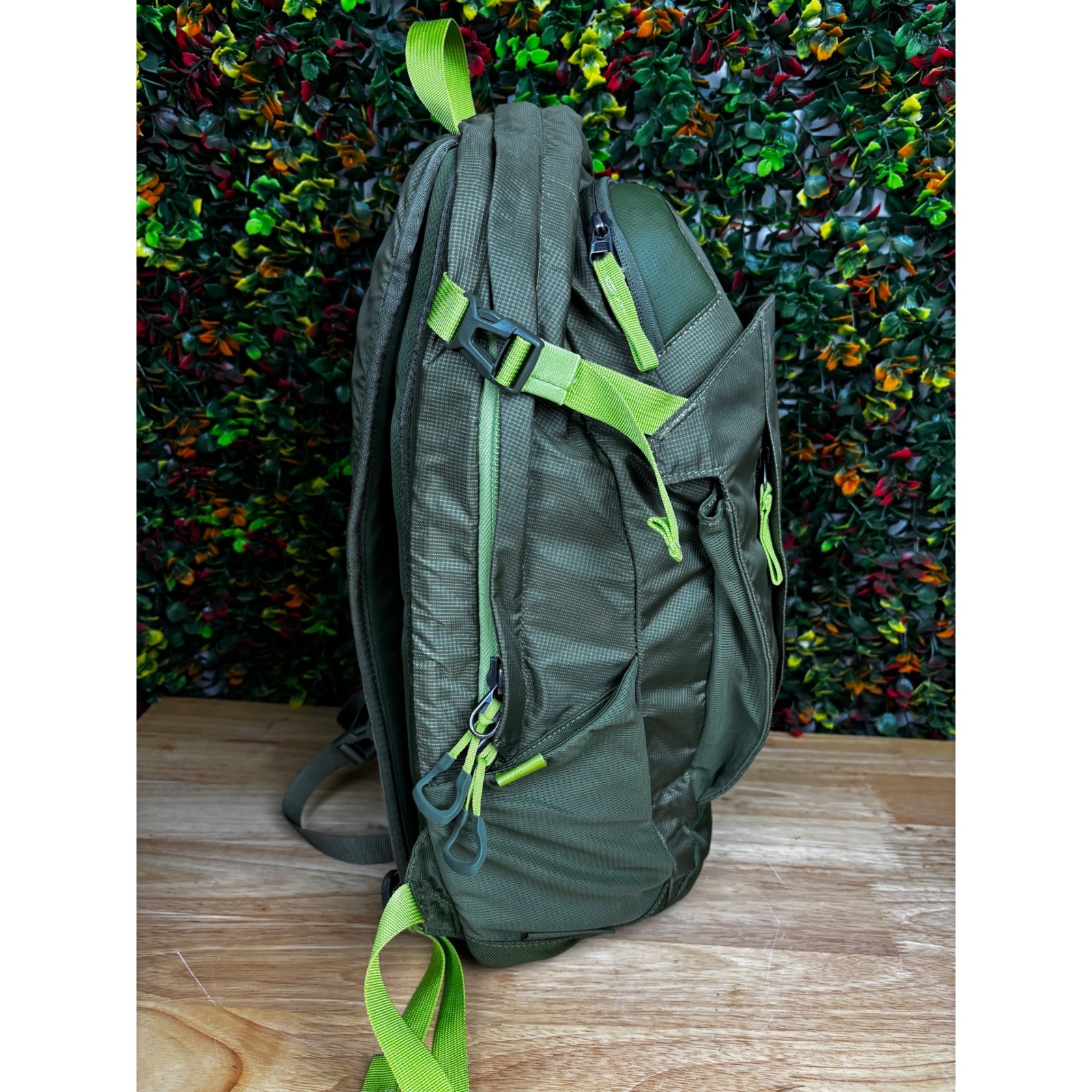 Thule Enroute Triumph 2 Backpack Daypack Olive Green Lime Ripstop Nylon Bag