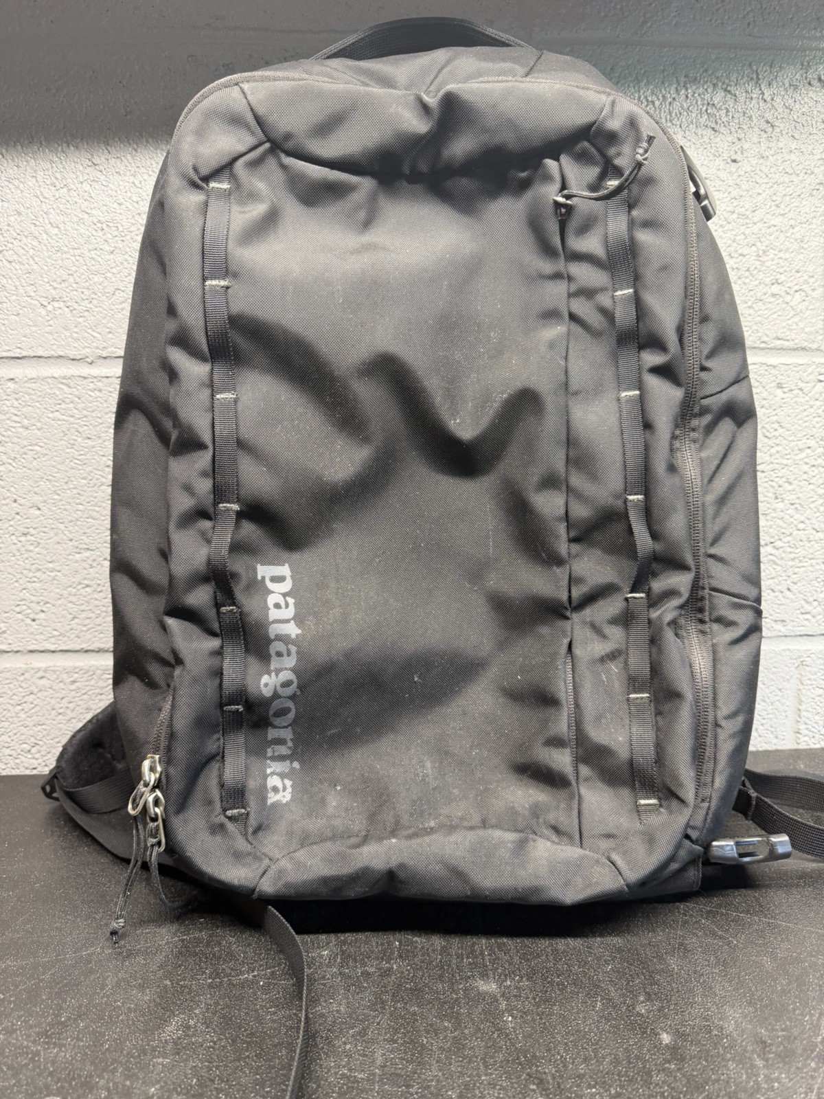 Patagonia Tres 25L Convertible Backpack Briefcase Laptop Travel Bag Black