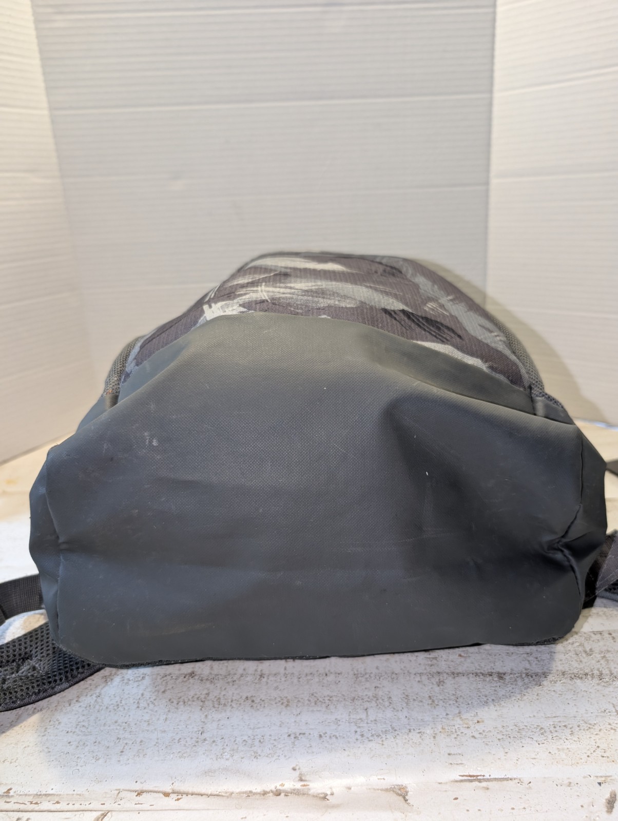 NIKE Brasilia Medium Backpack In Gray & Green Colors Green Swoosh Excellent Cond
