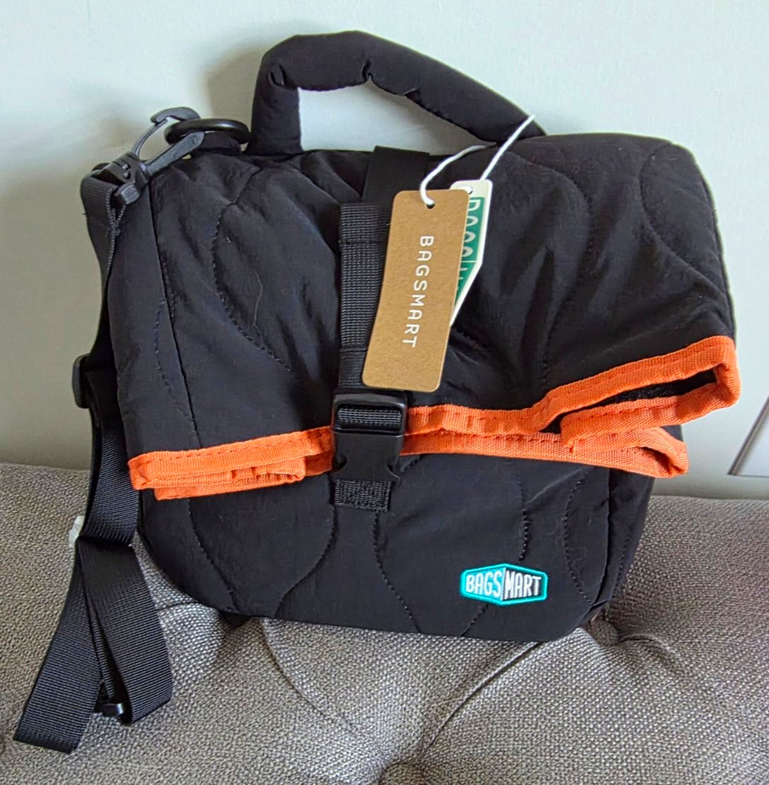 BAGSMART Black/Orange Large Messenger Bag Buckle Closure Adjustable Strap