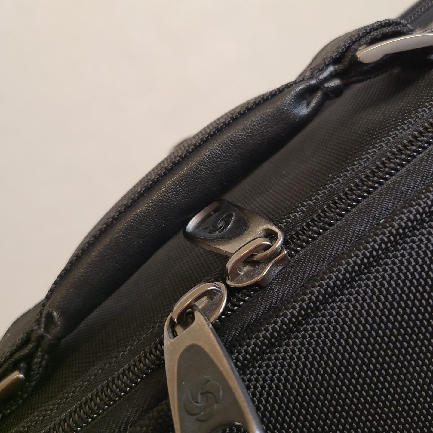Samsonite Classic Laptop Brief Bag Carrying Case for 17″ Lap Top OBO