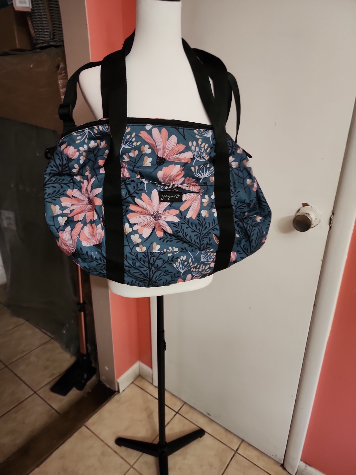 Jadyn B 19″ Barrel Women’s Duffel Bag Navy Floral RN146053 100% polyester China
