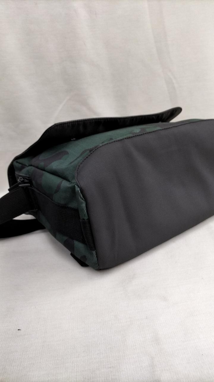 Moleskine Nomad Messenger Bag Model Green Camouflage Black MOLESKINE