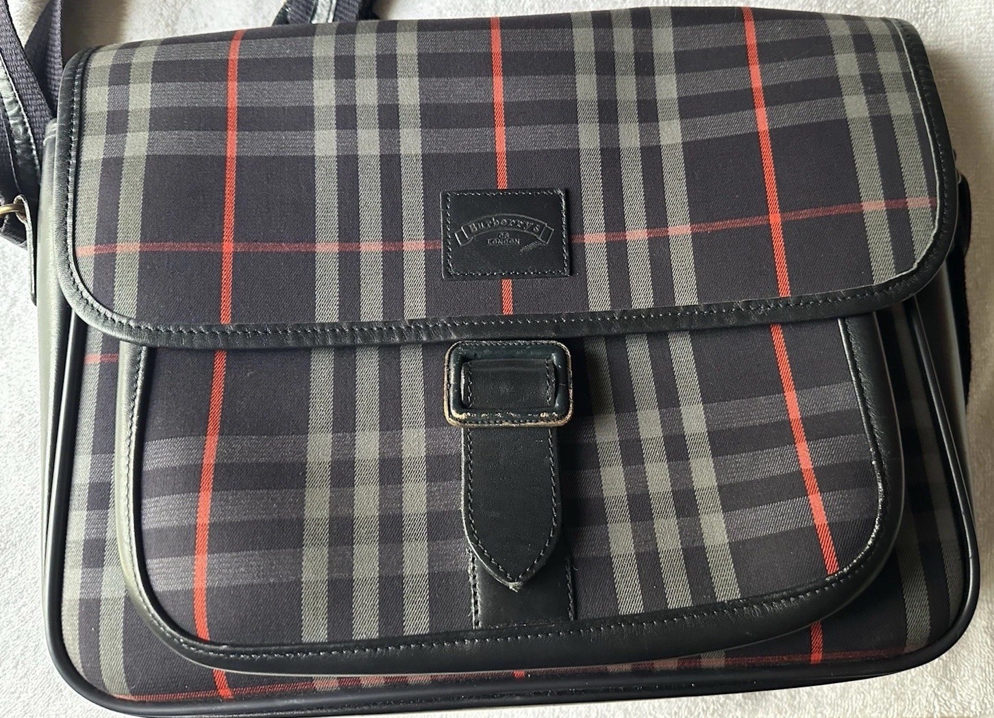 Authentic Burberry Nova Check Messenger Bag Navy Leather Canvas Crossbody Laptop