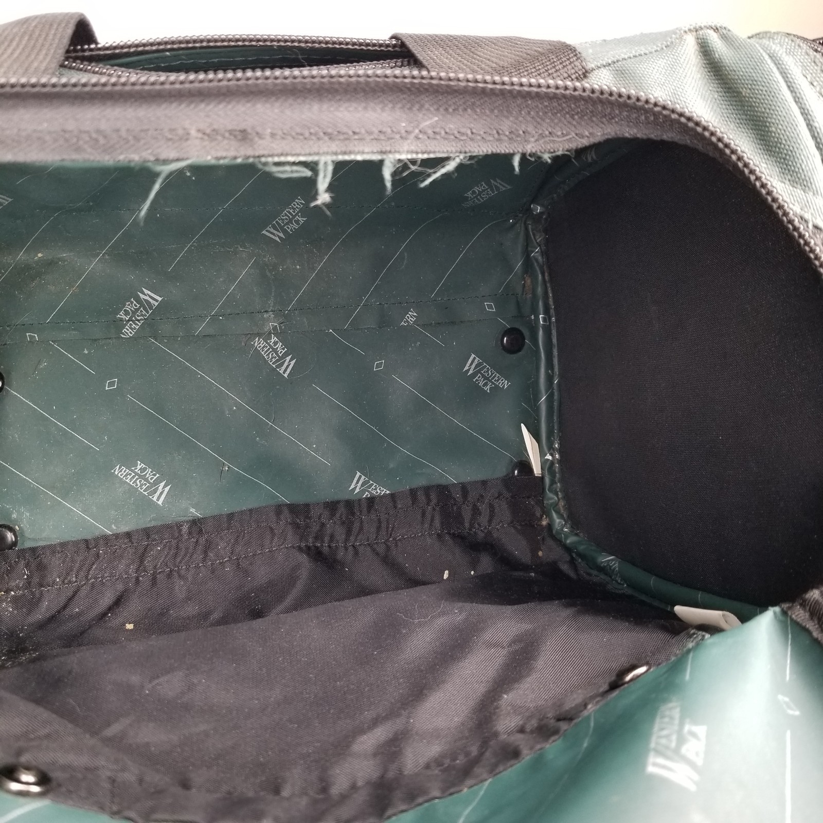 WESTERN PACK Green Mini Duffle Bag, Perfect Mini-Vacation w/ Pockets – Used