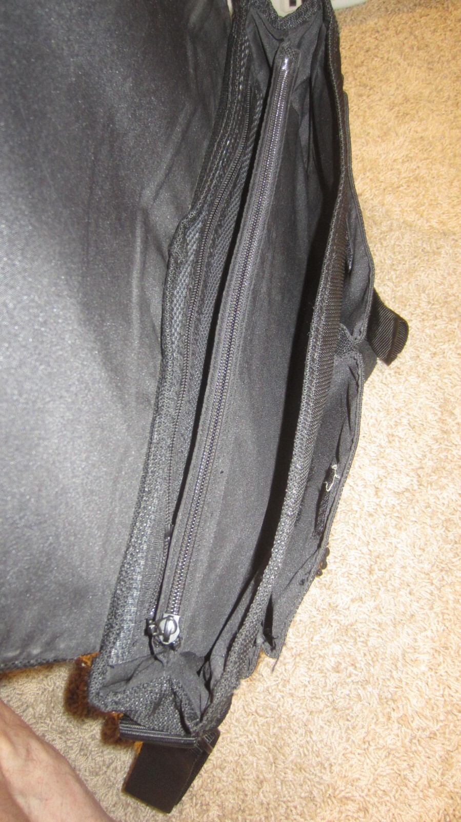 TUMI T2 Expandable Ballistic + Leather Messenger Bag Portfolio Case Shoulder