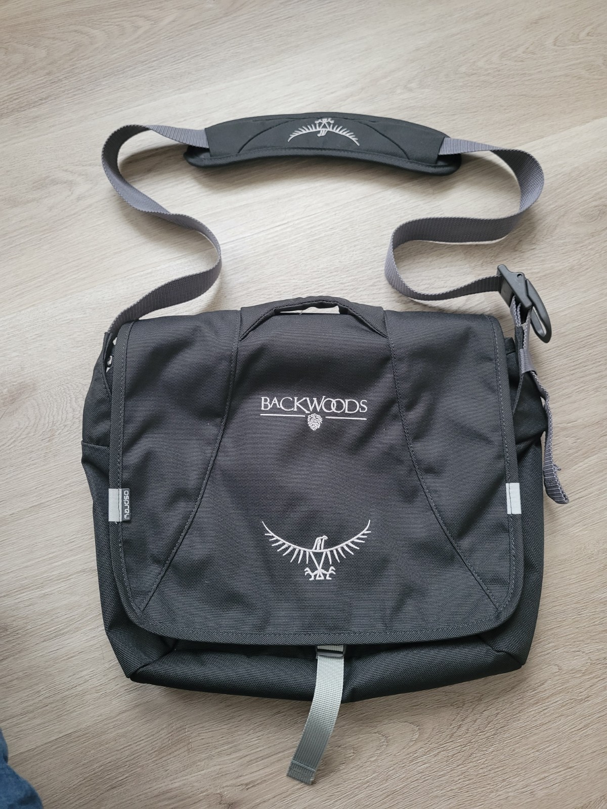 Osprey Backwoods Black Flap Mini SMU Travel Messenger Small Laptop Bag NEW