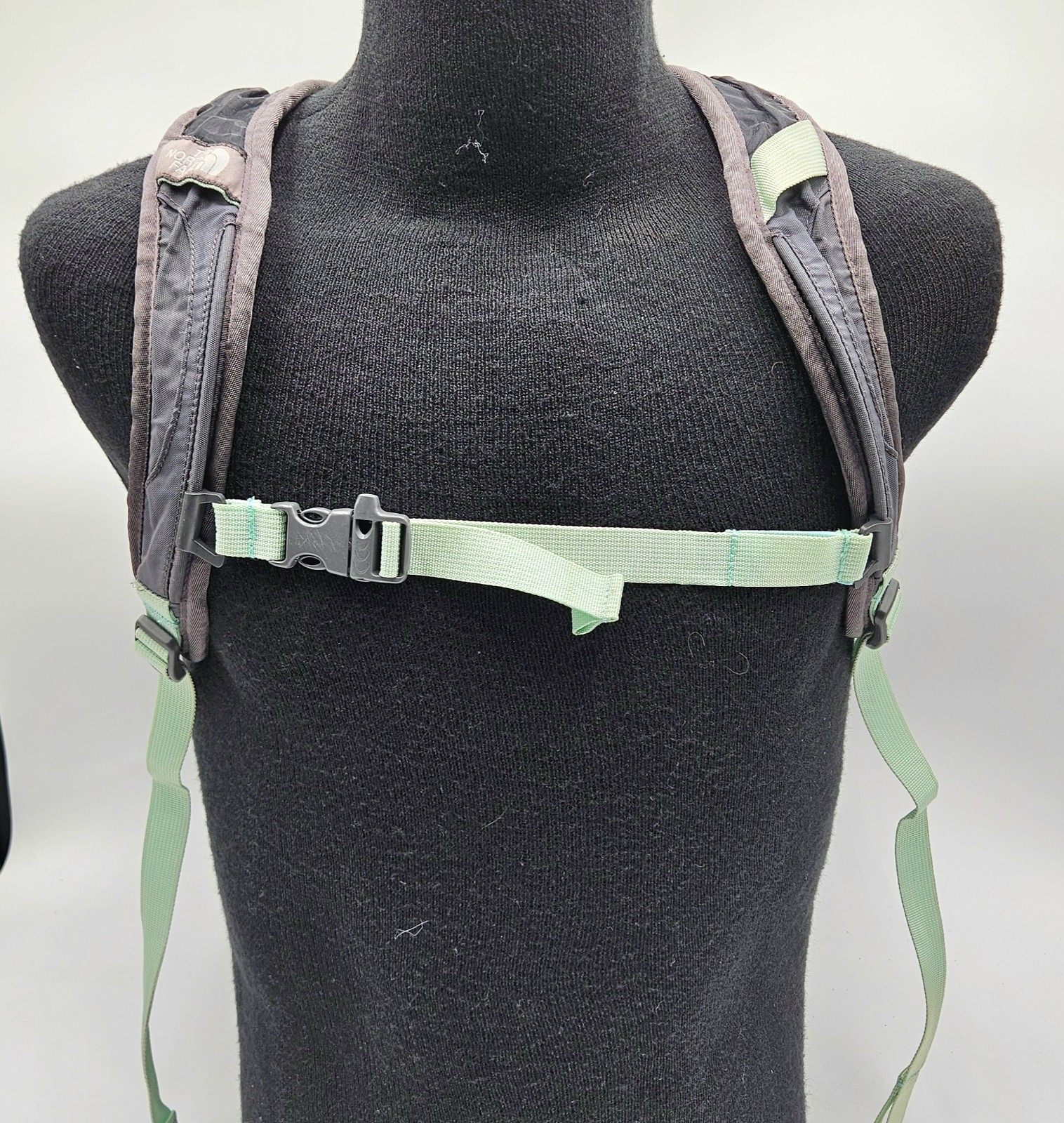 The North Face Backpack/Laptop/Hiking/Travel Bag Recon Black 30 Liter