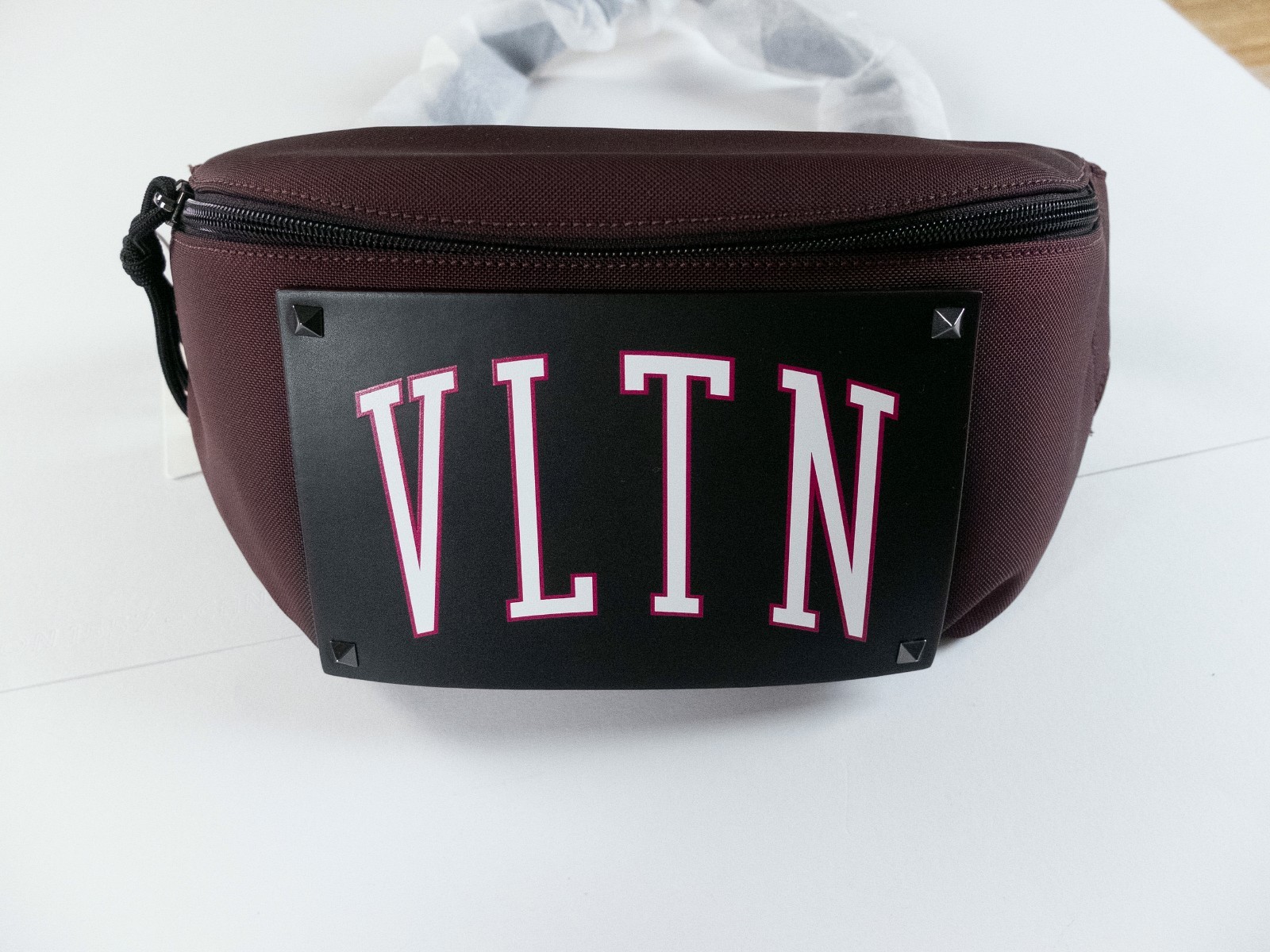 (NO CUSTOMS TAX) VALENTINO Garavani varsity VLTN burgundy & black belt bag