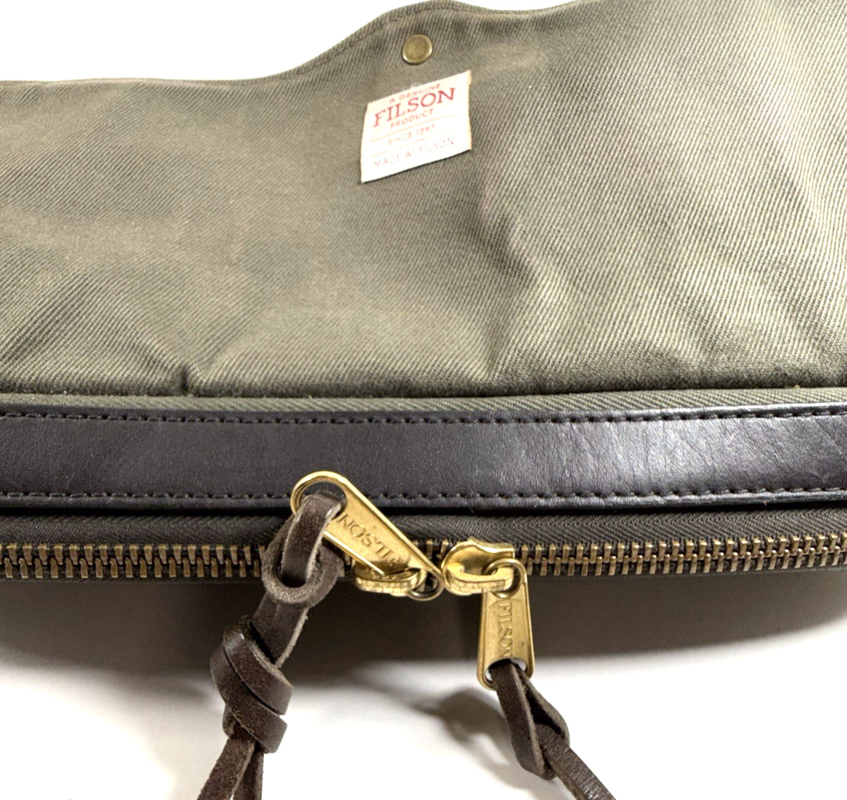 Filson 256 Dark Green Canvas Briefcase USA Made, brass Hardware Great Condition