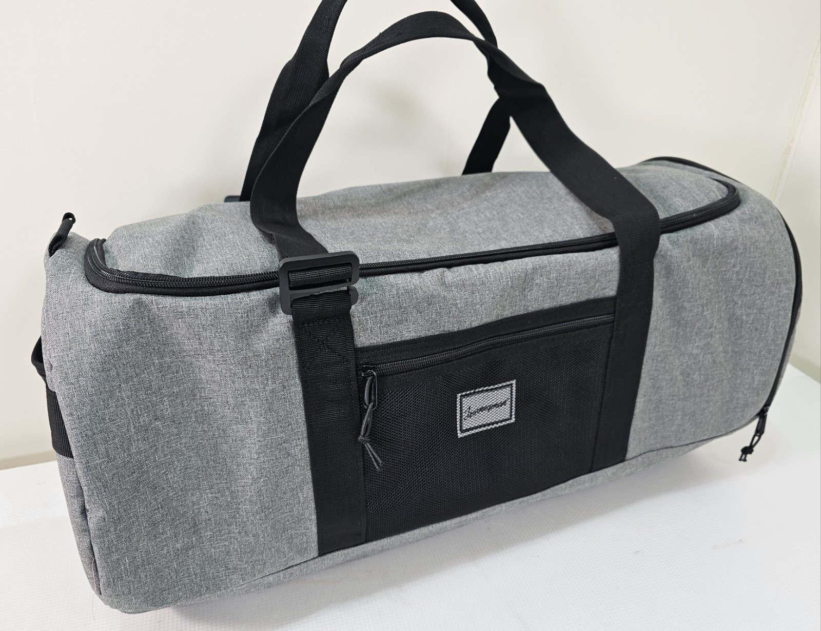 Journeyman Black & Gray Canvas Round Duffel Bag Backpack Convertable 24″ X 12″