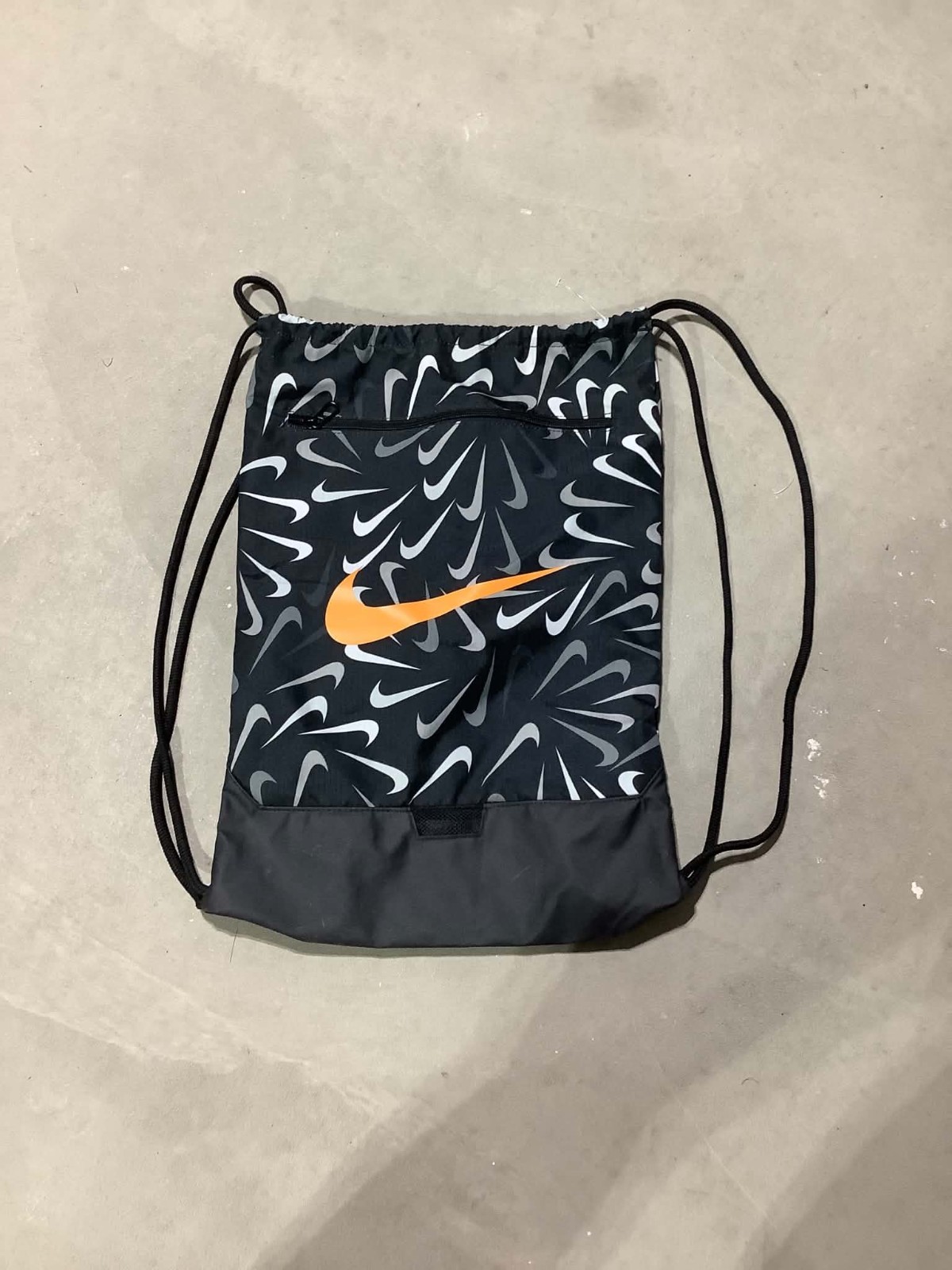 Nike Brasilia Training Gymsack, Black – Nike Orange Check Just Do It