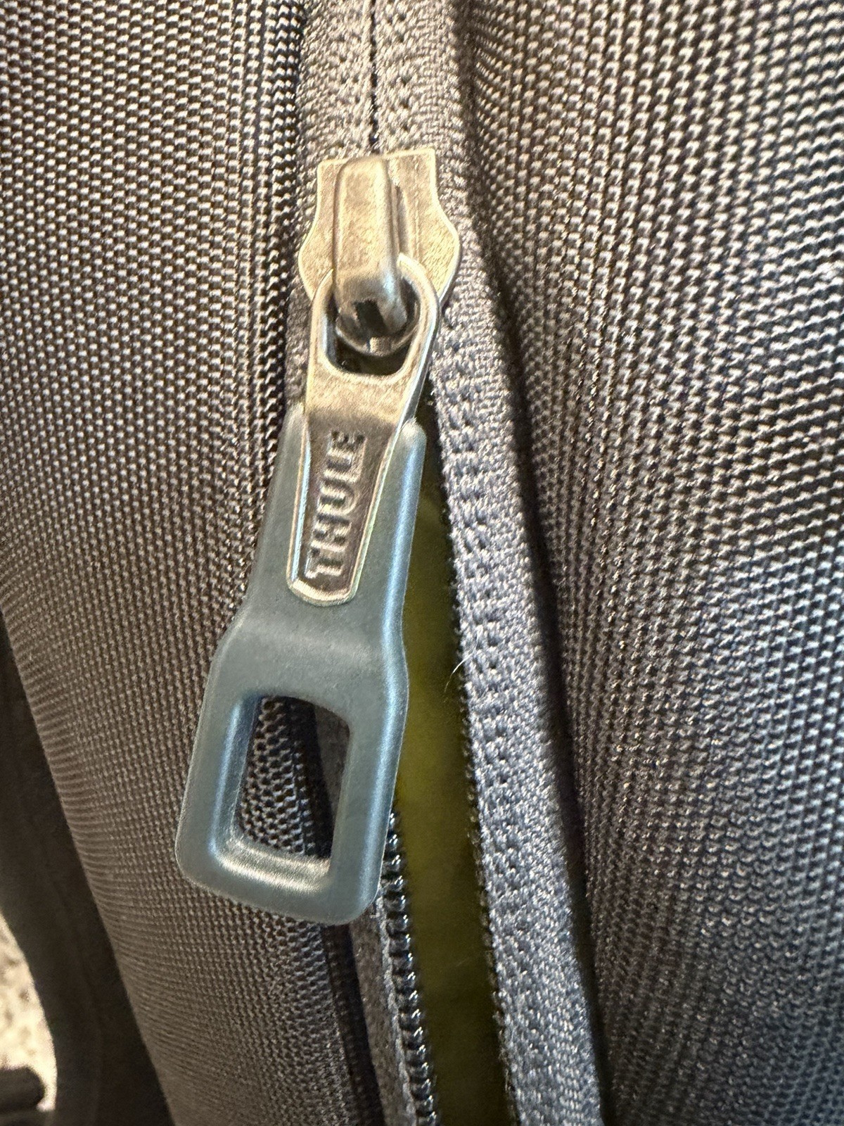NWOT Thule Subterra 23L Backpack – Lime Green Interior