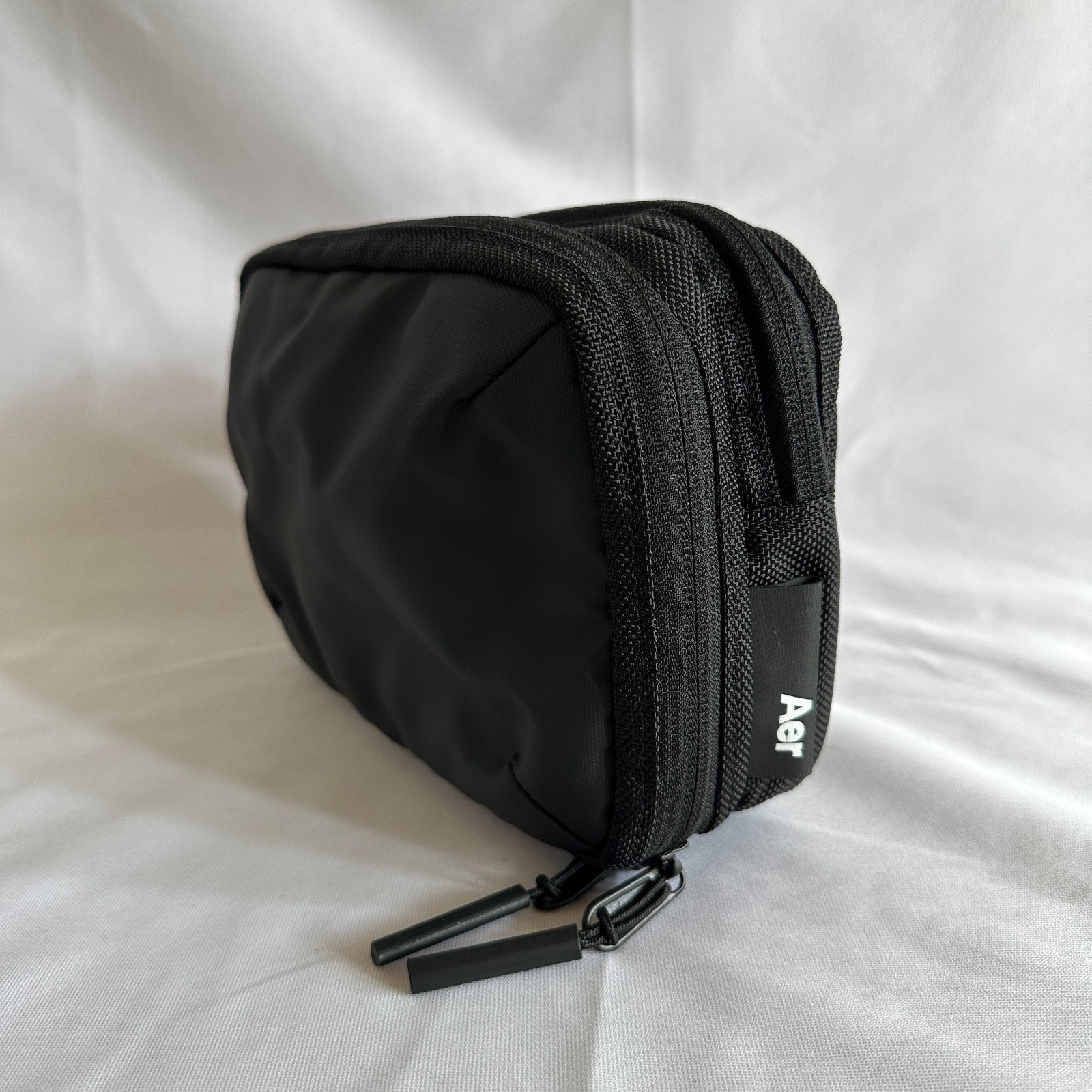 Aer Cable Kit 2 Black 1.8L Tech Organizer Travel Pouch