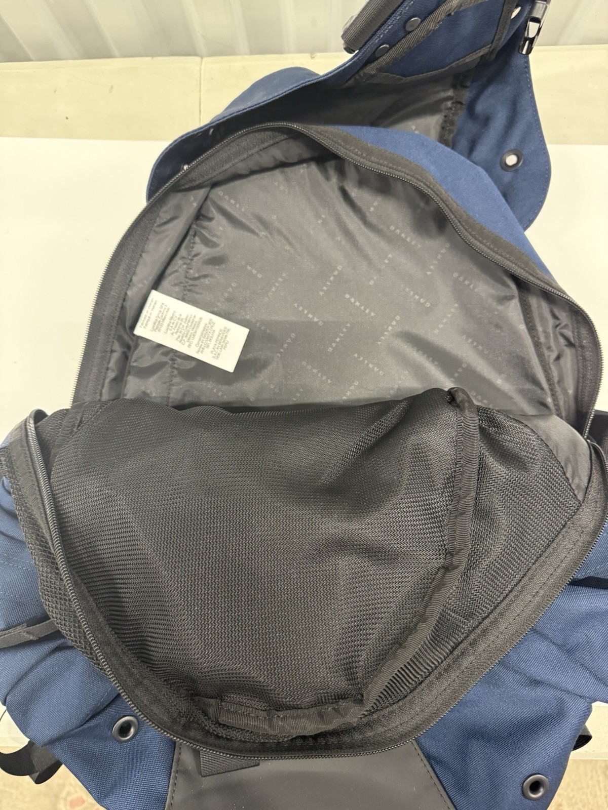 NWT OAKLEY ICON RC BACKPACK FOS901479 NAVY ONE-SIZE NYLON 32L Water Repellent OS