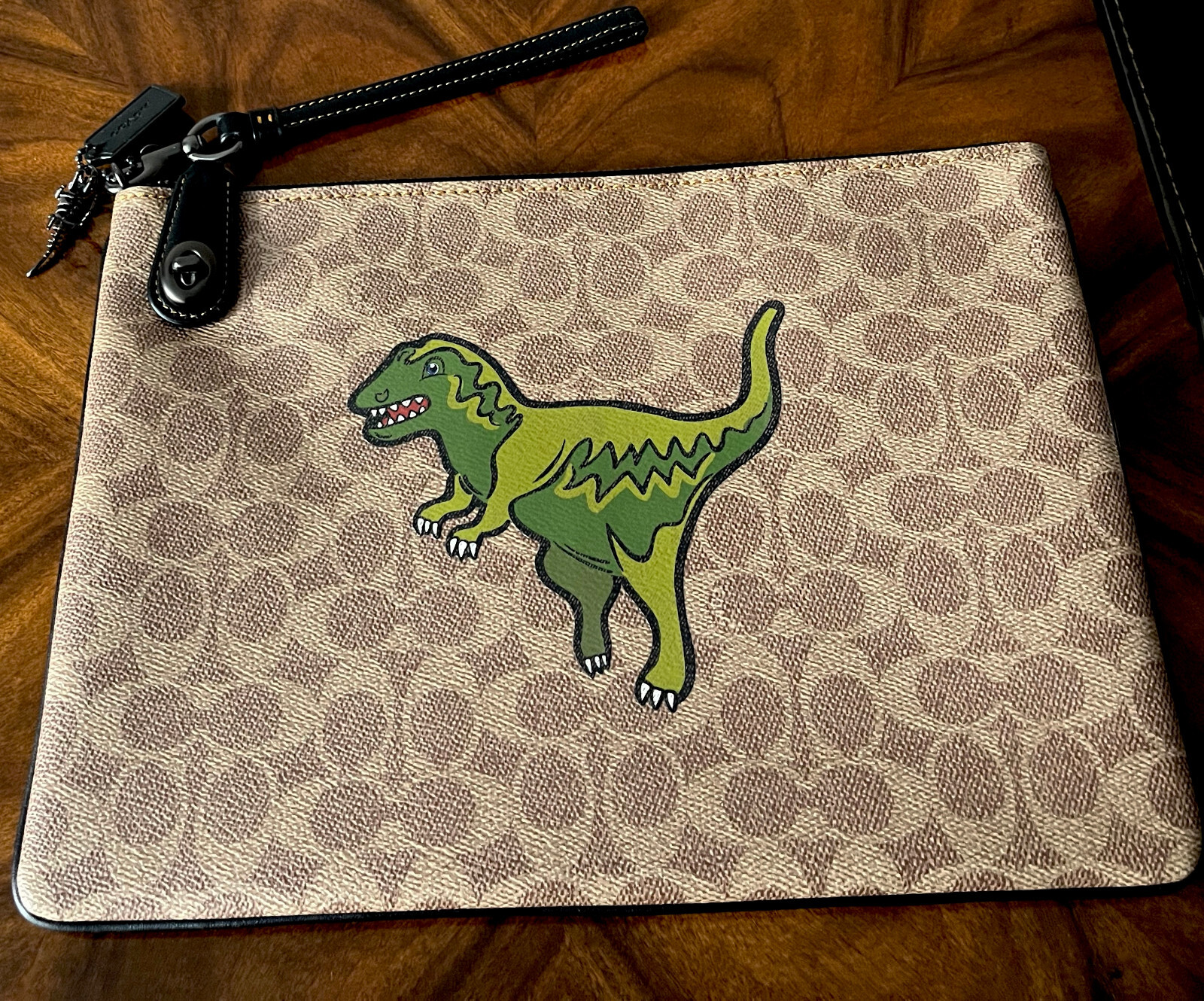 NWT Coach Dino REXY Signature C Canvas Turnlock Pouch 30 Wristlet Fits iPad $295