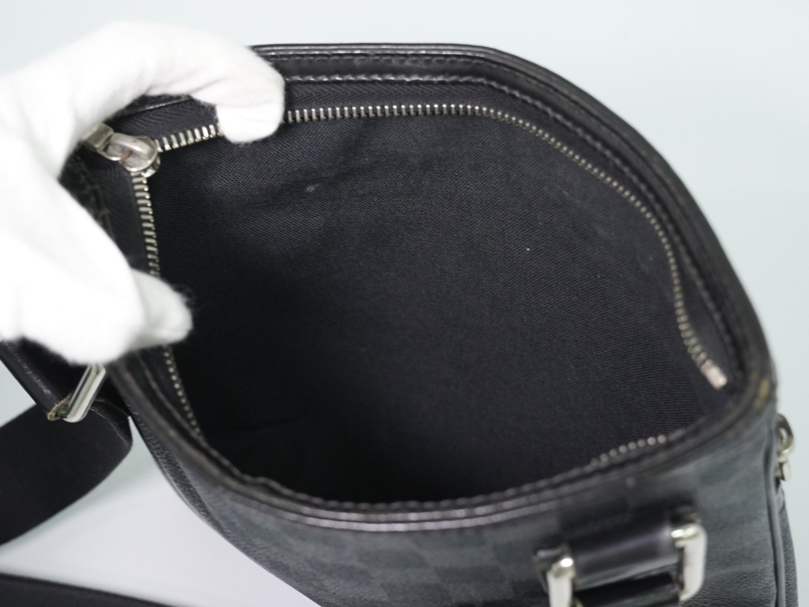 Louis Vuitton Thomas N58028 Damier Graphite Canvas Shoulder Crossbody Bag Black
