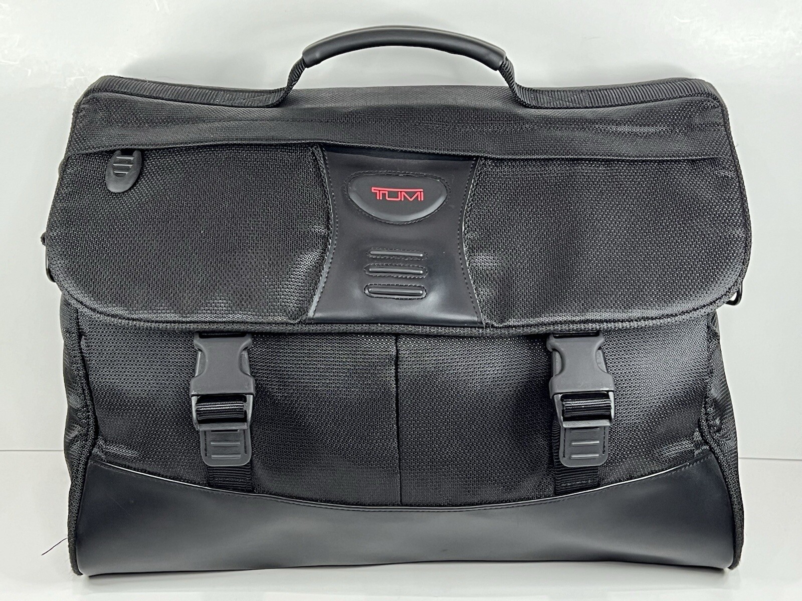 Tumi 509C Messenger Bag Black Nylon Travel Laptop READ FOR CONDITION DETAILS!!