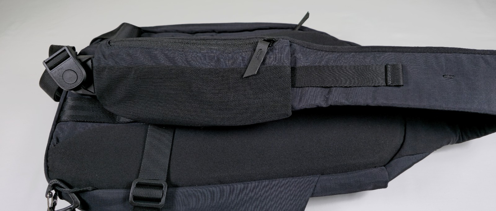 Alpaka Metro Crossbody Left Shoulder 10L Sling Bag Black Axoflux 210D NWT NEW