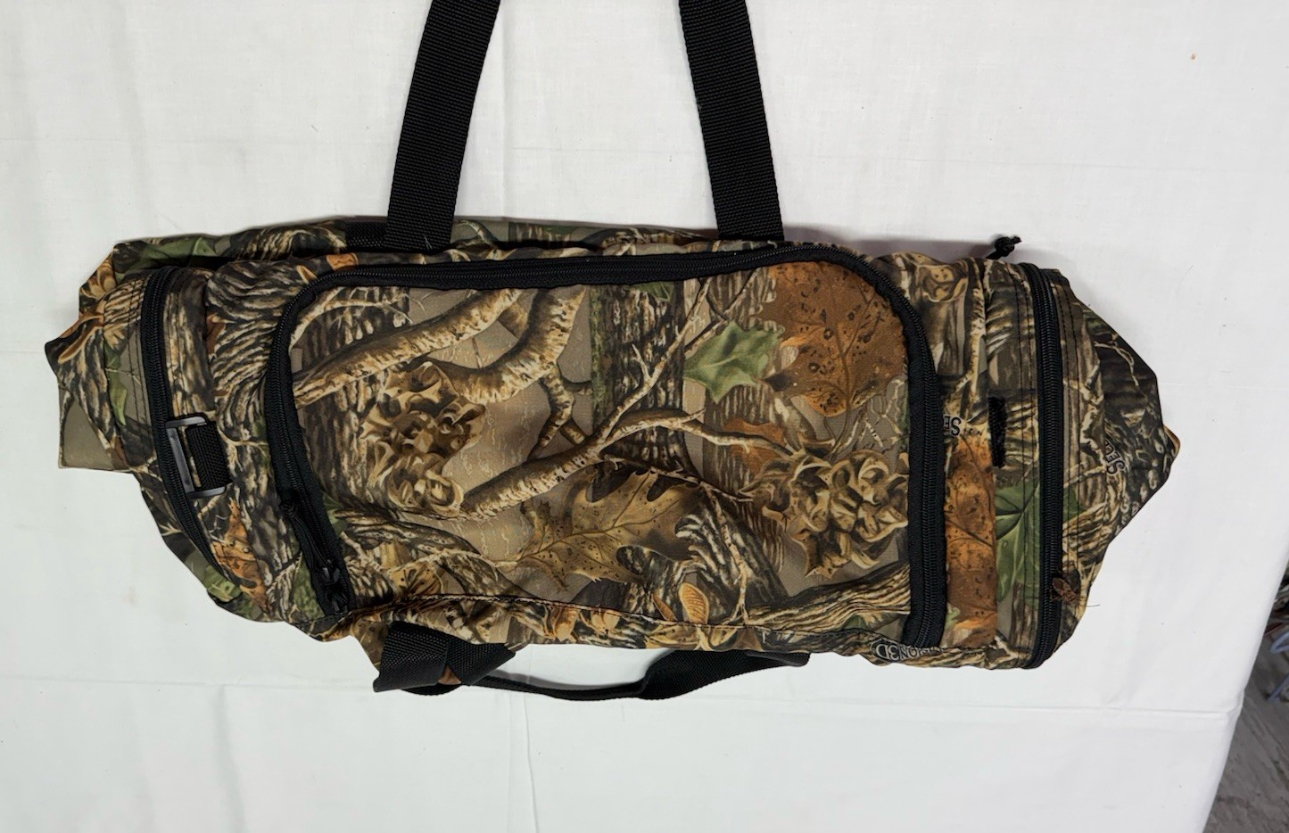 Cabela’s Camo Duffel Bag, Seclusion 3D, 19″ Hunting Gym Travel Tote No SHOULDER