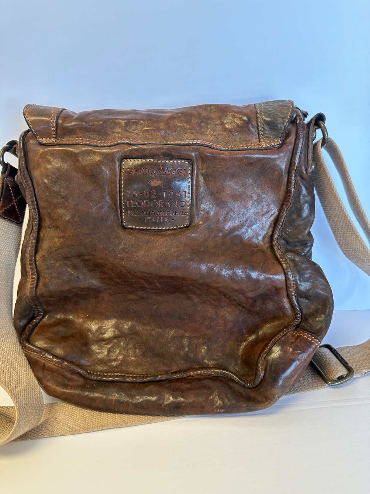 CAMPOMAGGI ITALIAN LEATHER MESSENGER BAG. PERFECT FOR iPAD, BOOKS, etc.