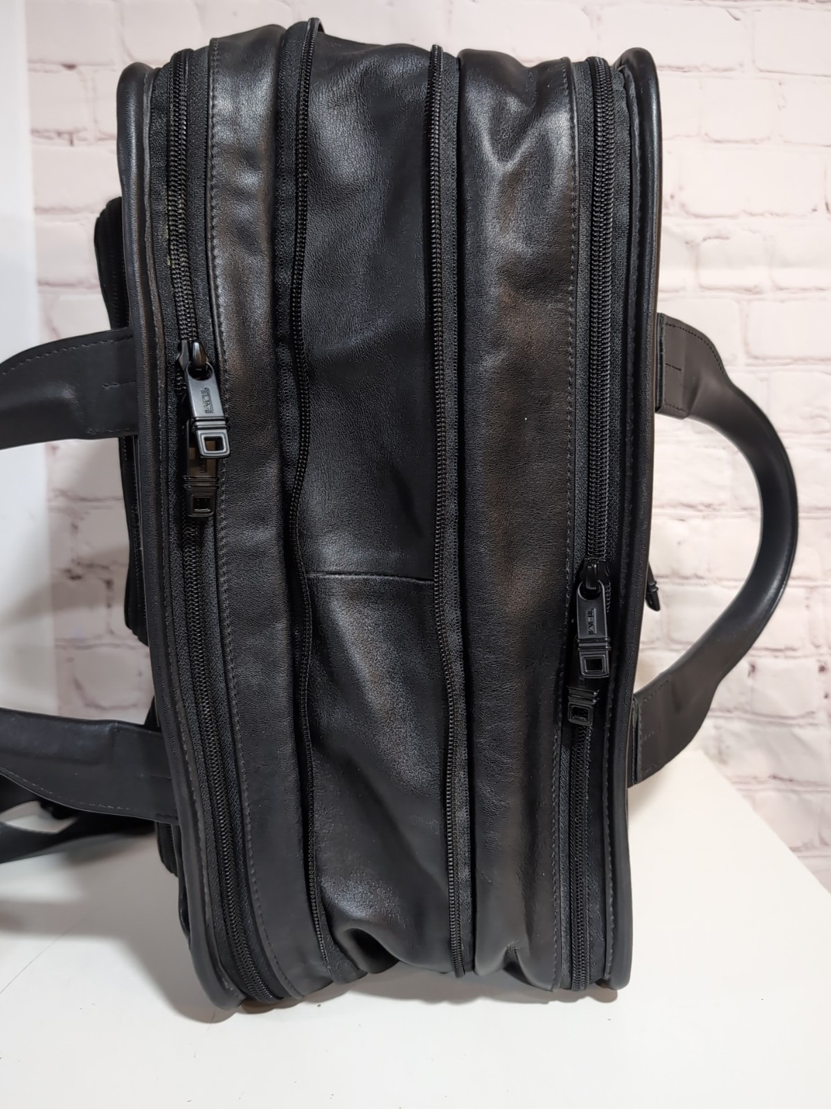 TUMI ALPHA 2 Expandable Laptop Briefcase Black Leather Model 96141 D2 READ