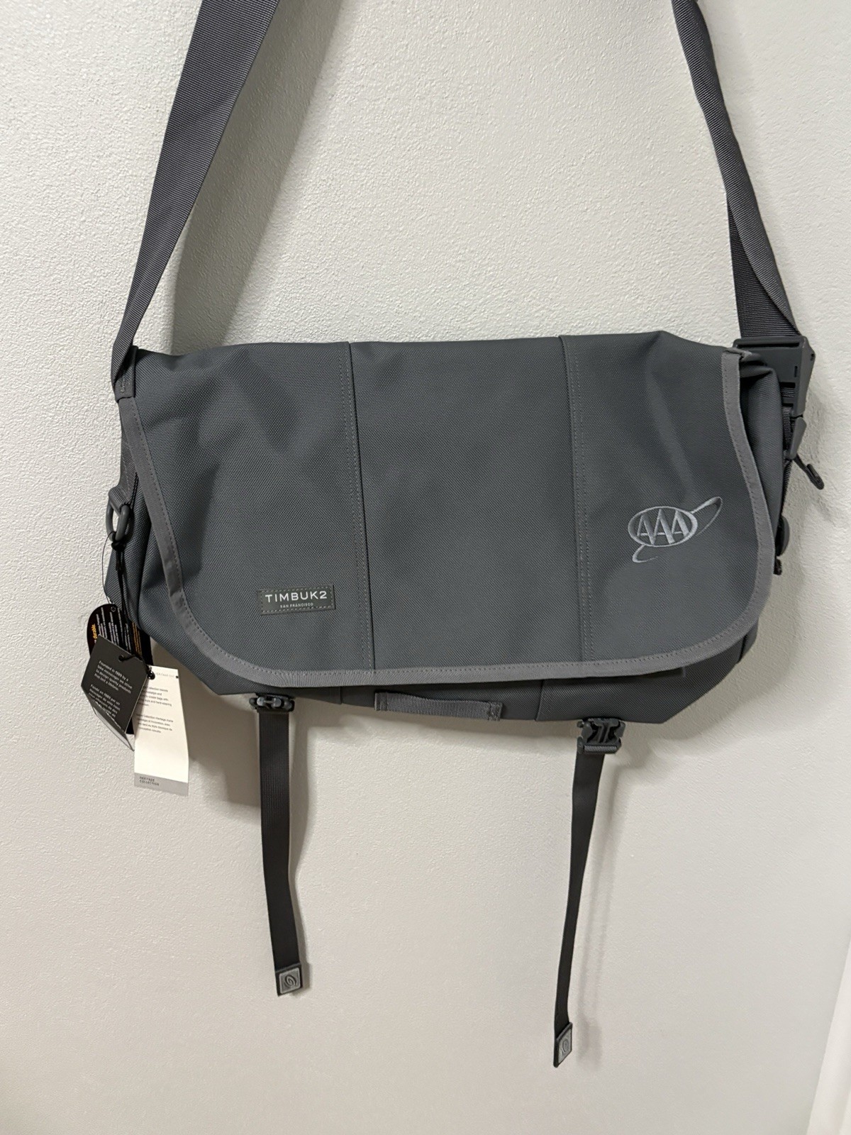 Timbuk2 Messenger Laptop Bag Crossbody Shoulder Strap Gray Medium 18″ X 14″ AAA