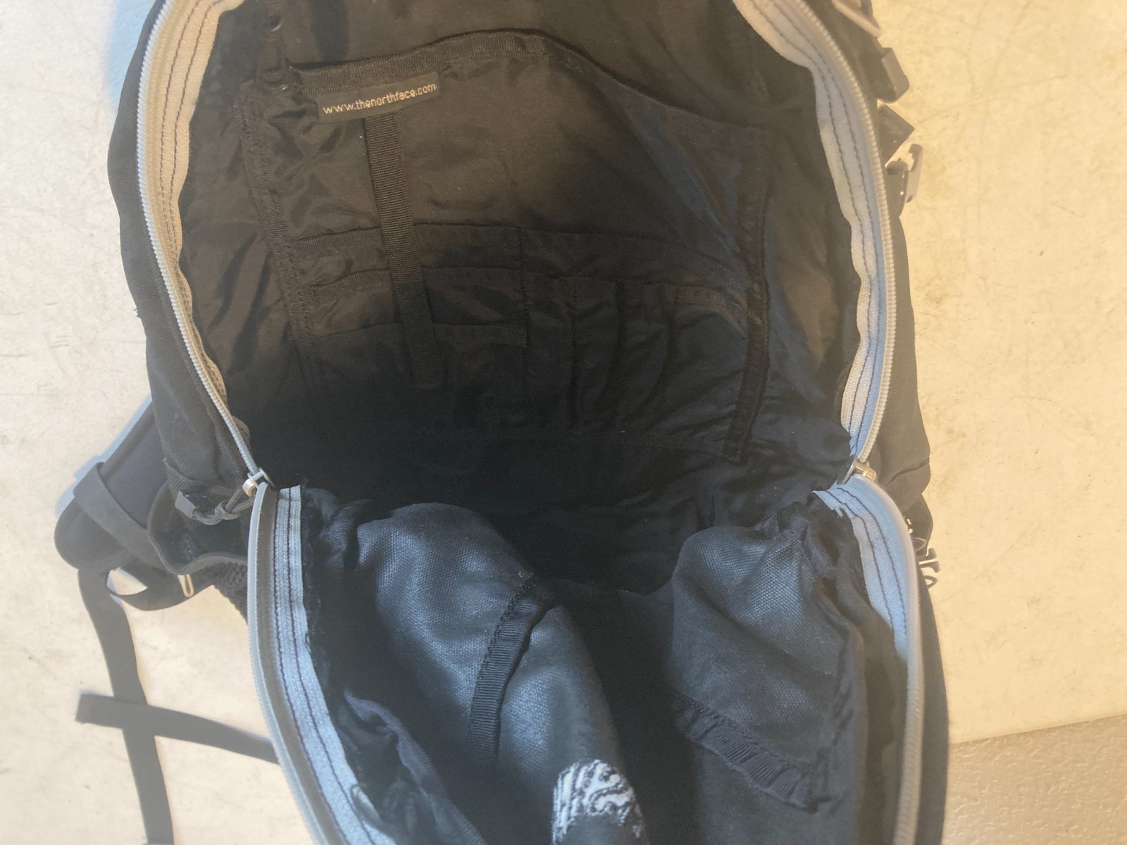 The North Face Recon Backpack Hiking School Pack Camp Gym Bag Busted Zipper