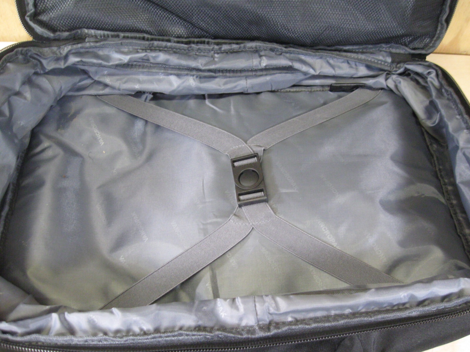 TRAVEL BACKPACK Vancropak 40L Flight Appvd Carry On Water Resistant Expandable