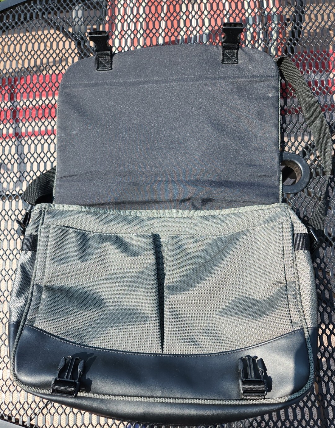Tumi T2 Gray Ballistic Nylon Expandable Messenger Computer Briefcase $225 MSRP!