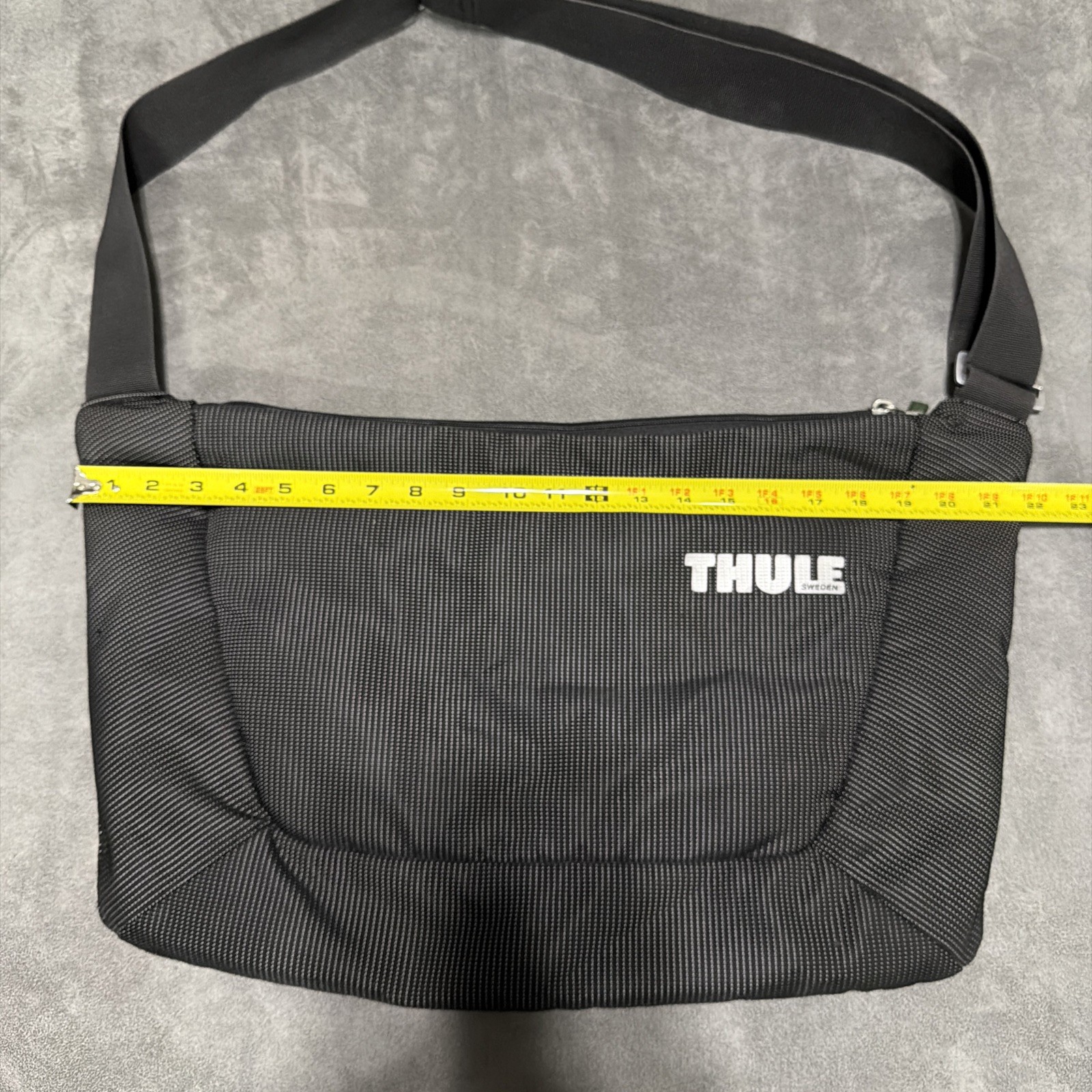 Thule Sling Dotted Black Messenger Bag Transit Work Laptop Crossbody