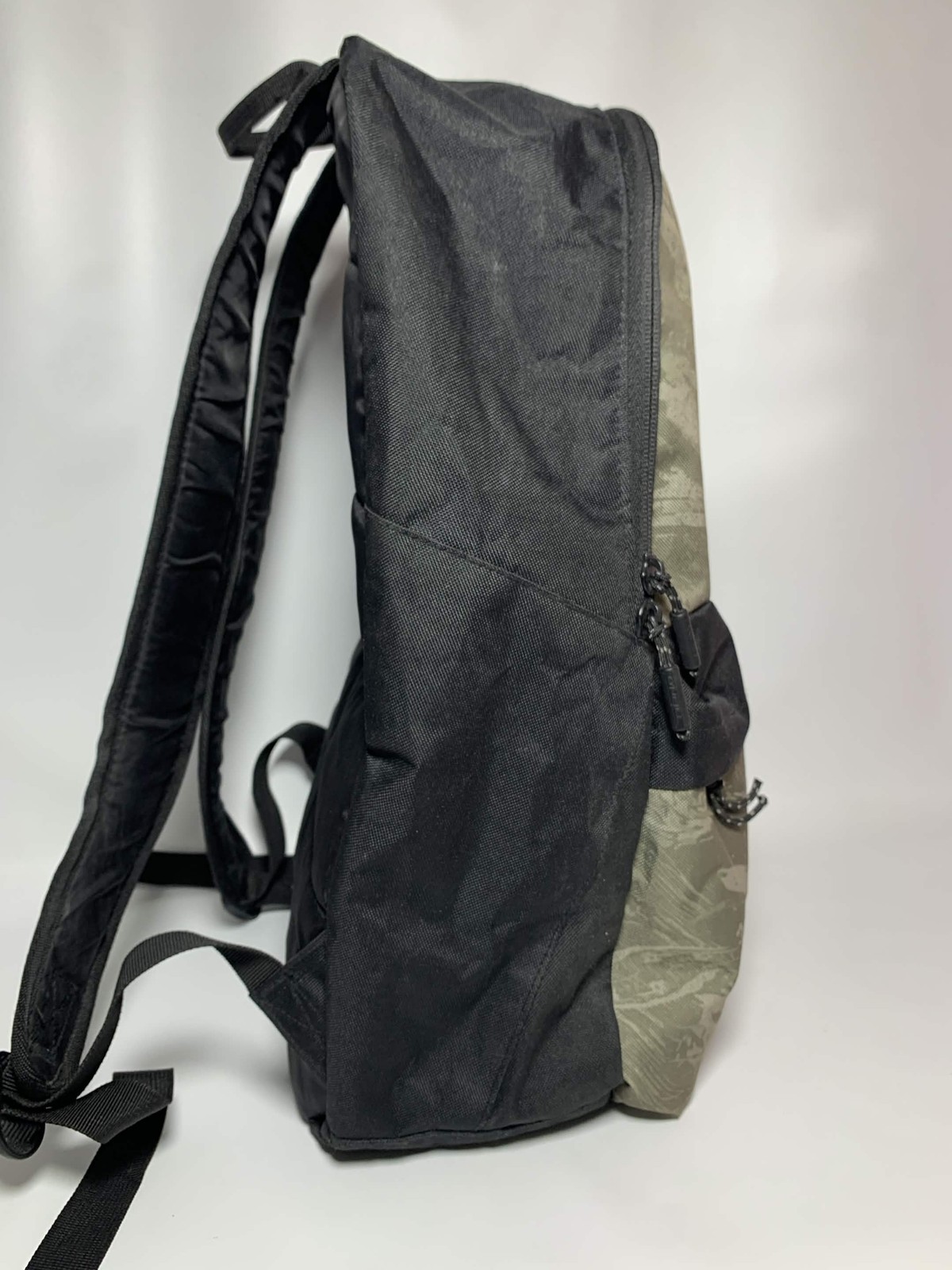 O’Neill Backpack Black Green Tropical Print Preowned Good Condition