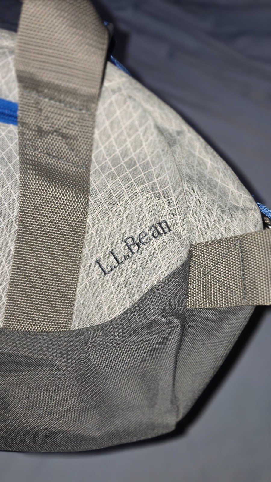 LL Bean Gray Duffel Bag Medium Adventure Travel Gym Weekender Shoulder Strap 22″