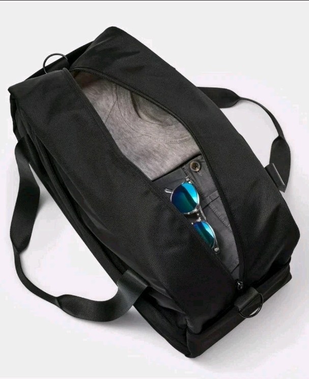Sporty 20″ Duffel Bag ▪︎ All In Motion ▪︎ Black NWT◽️