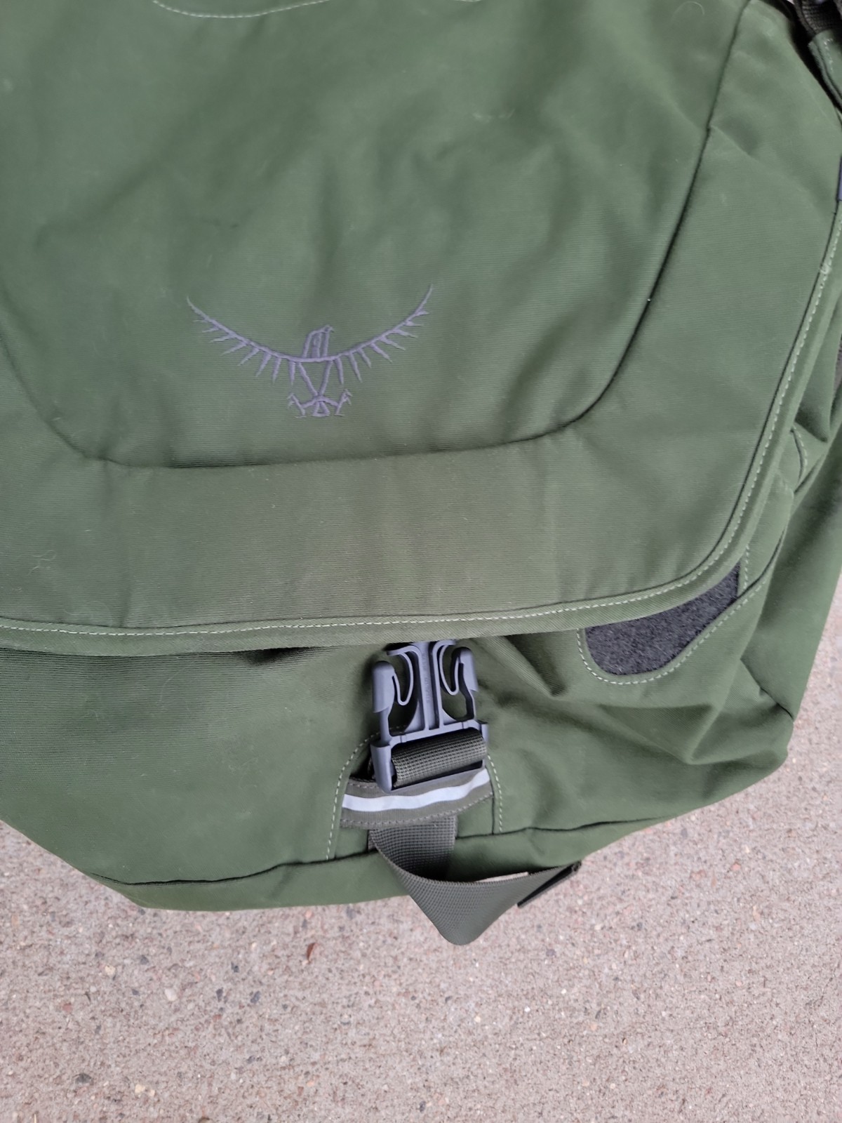 Osprey Courier messenger laptop strap Green pockets bag 19×16